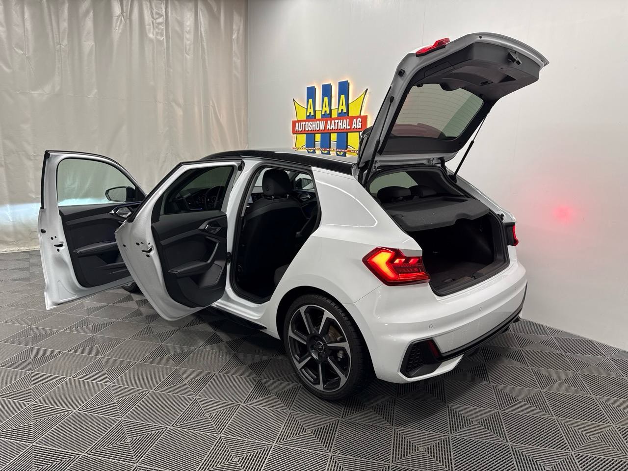AUDI A1 Sportback 30 TFSI S Line Black Edition S-tronic-image-9