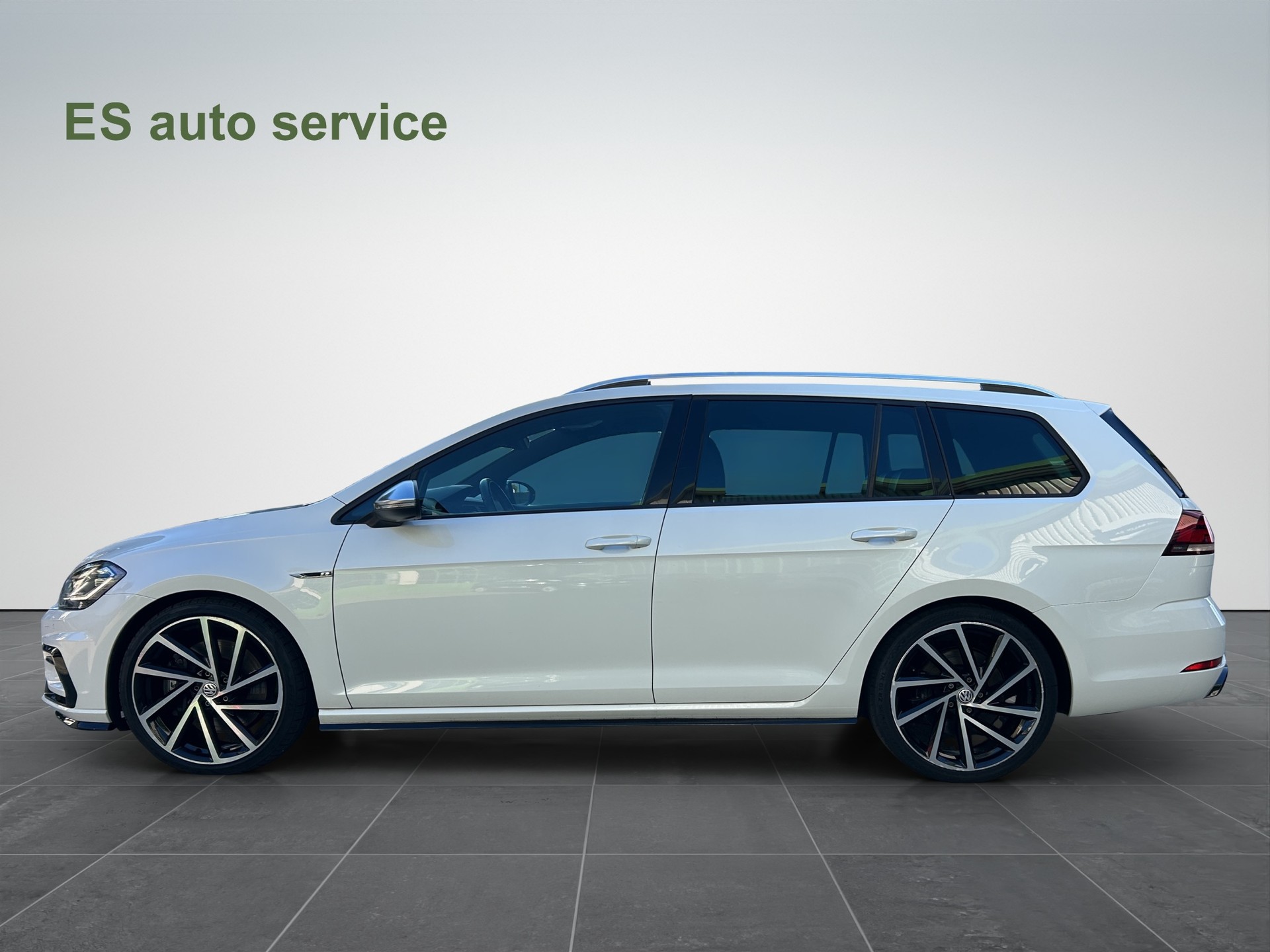 VW Golf Variant 2.0 TSI R 4Motion DSG-image-2