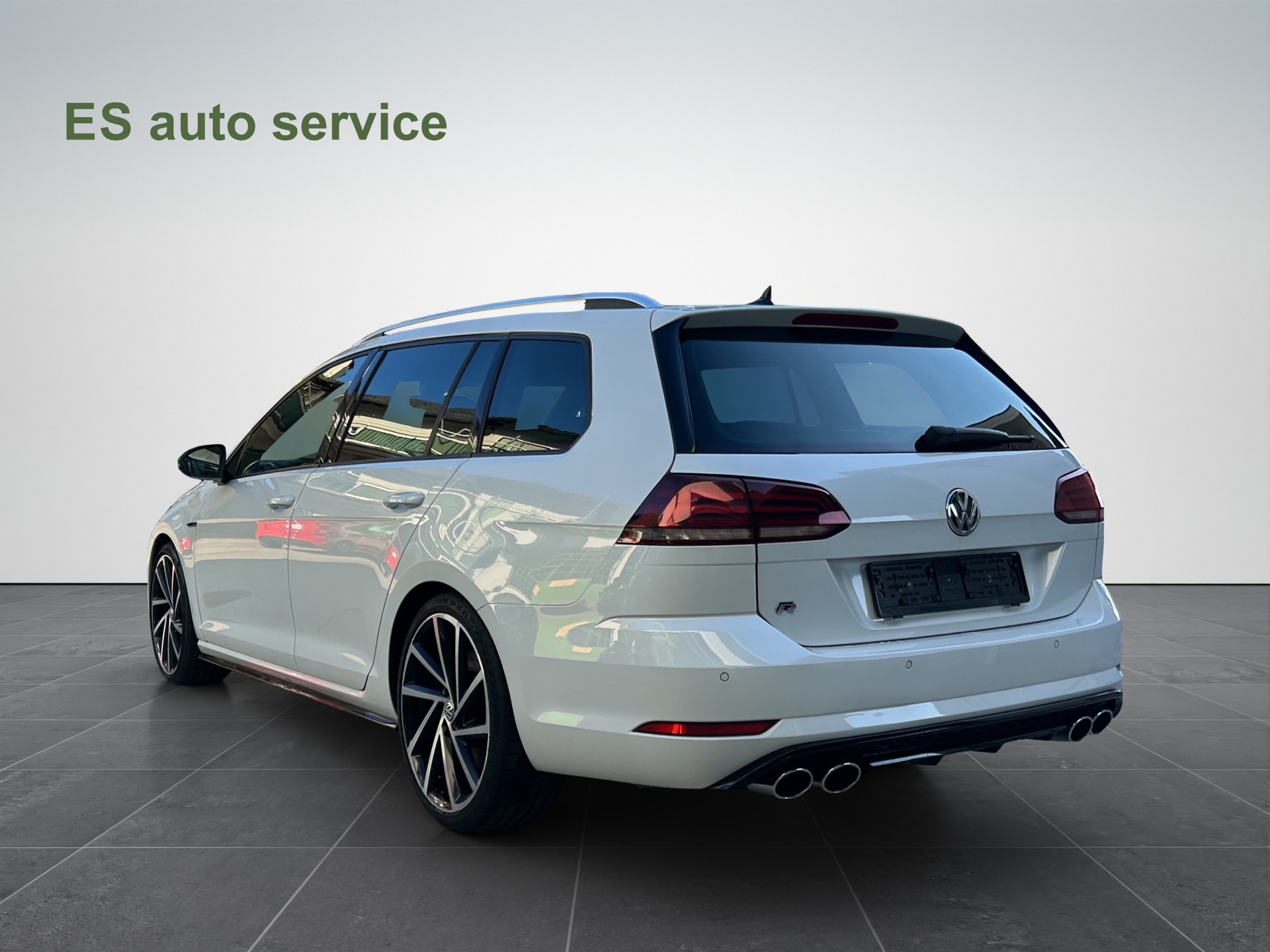 VW Golf Variant 2.0 TSI R 4Motion DSG-image-3
