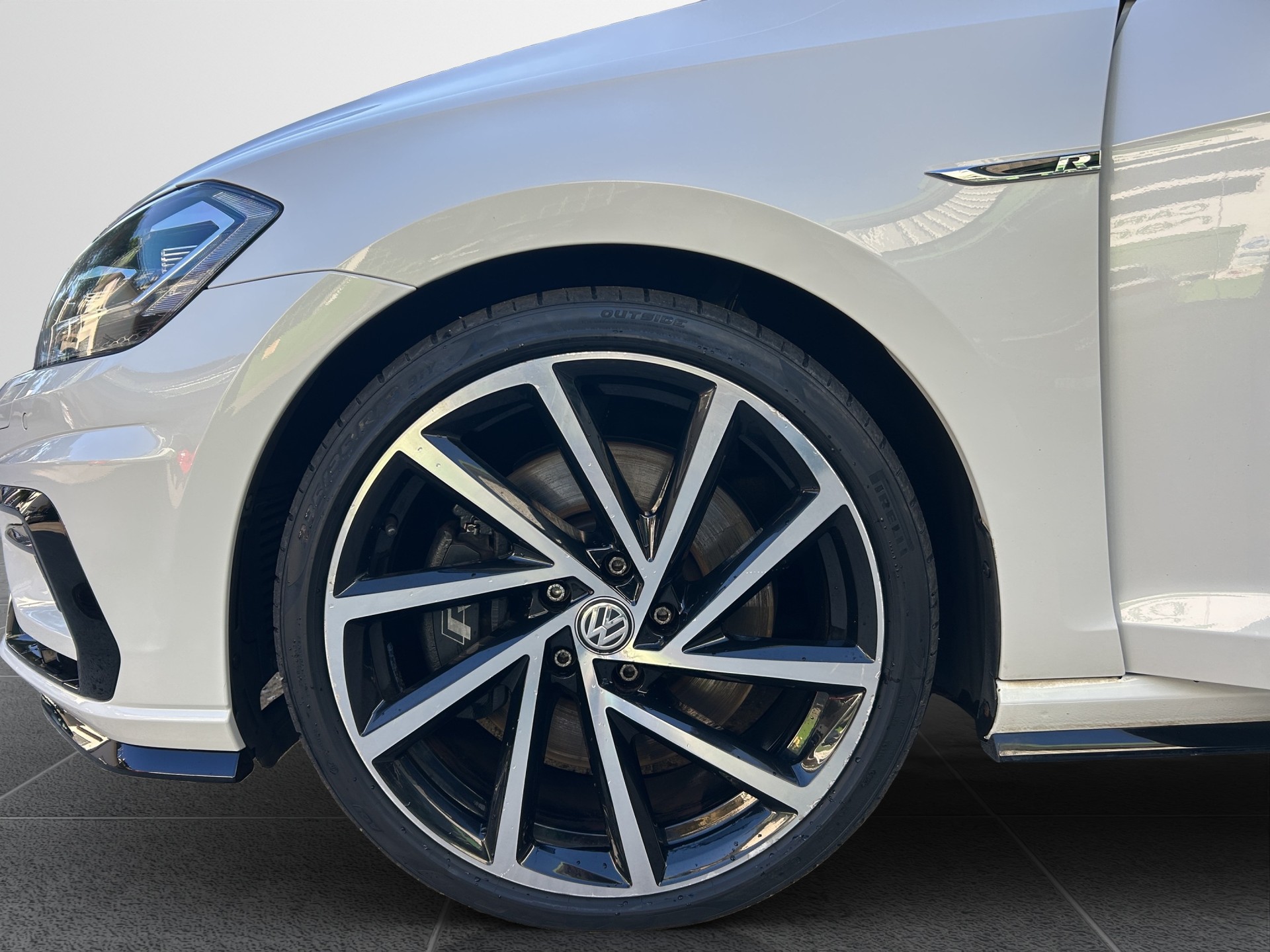 VW Golf Variant 2.0 TSI R 4Motion DSG-image-7