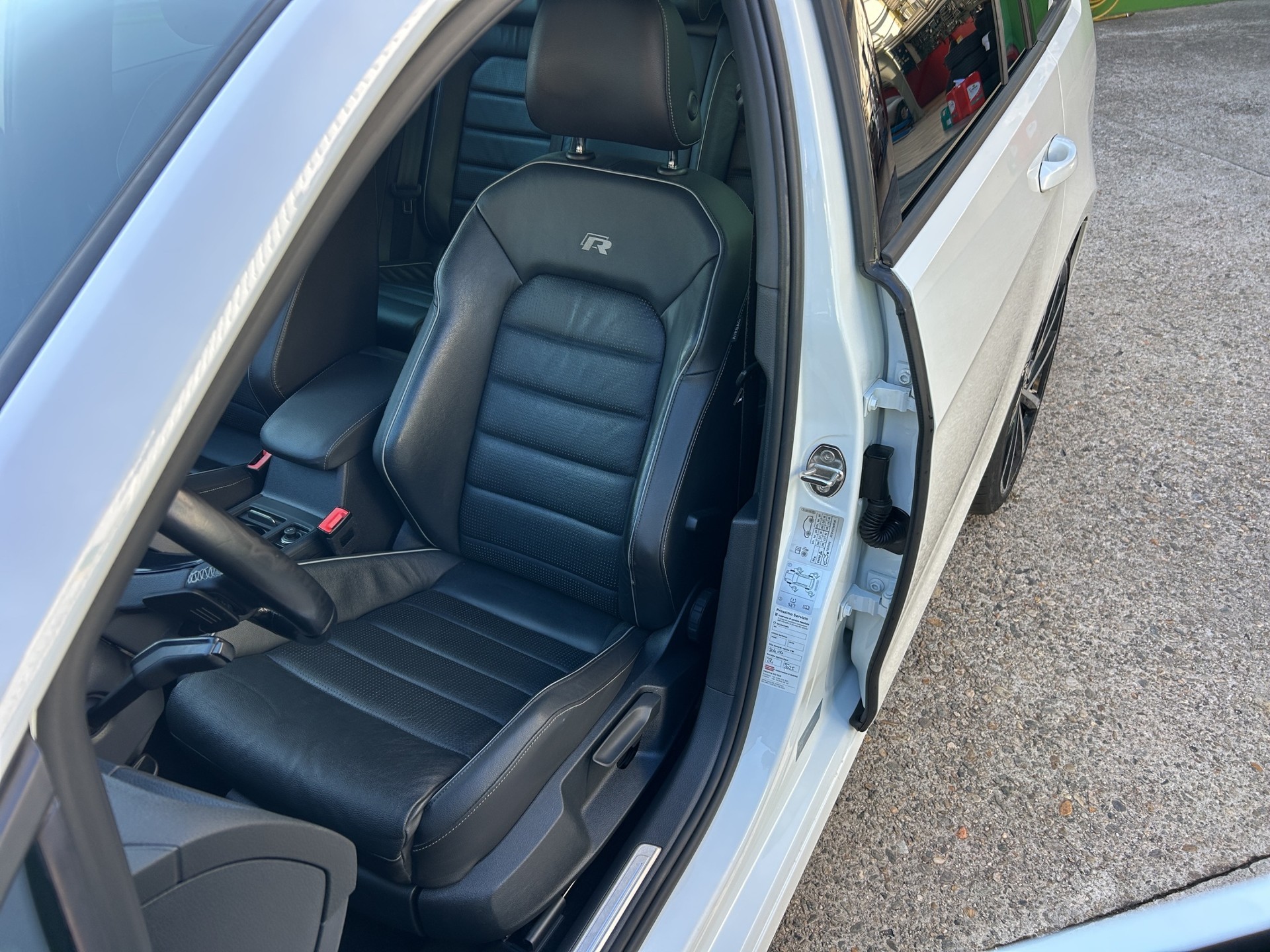 VW Golf Variant 2.0 TSI R 4Motion DSG-image-6