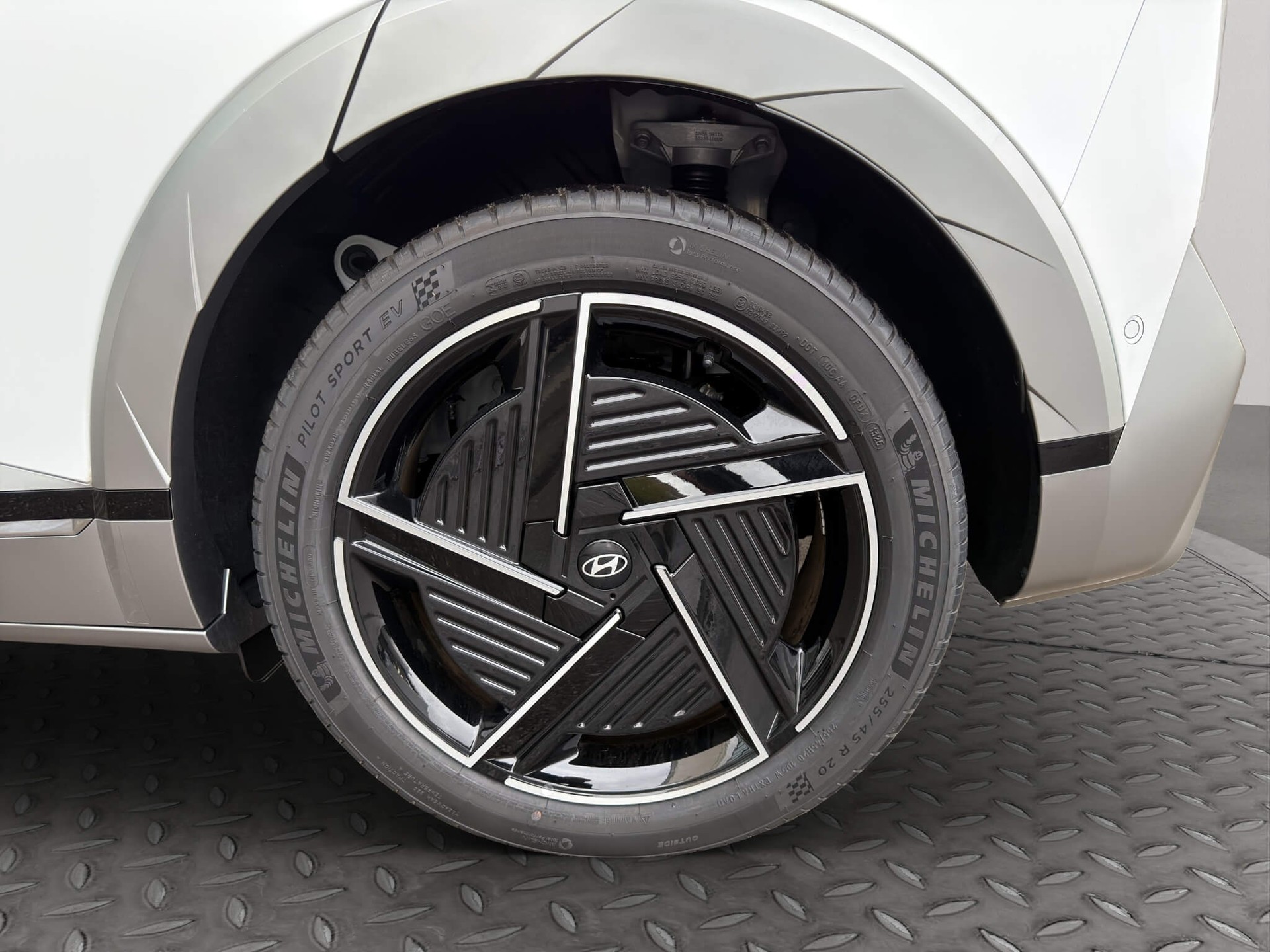 HYUNDAI Ioniq 5 84 kWh Vertex 4WD-image-5