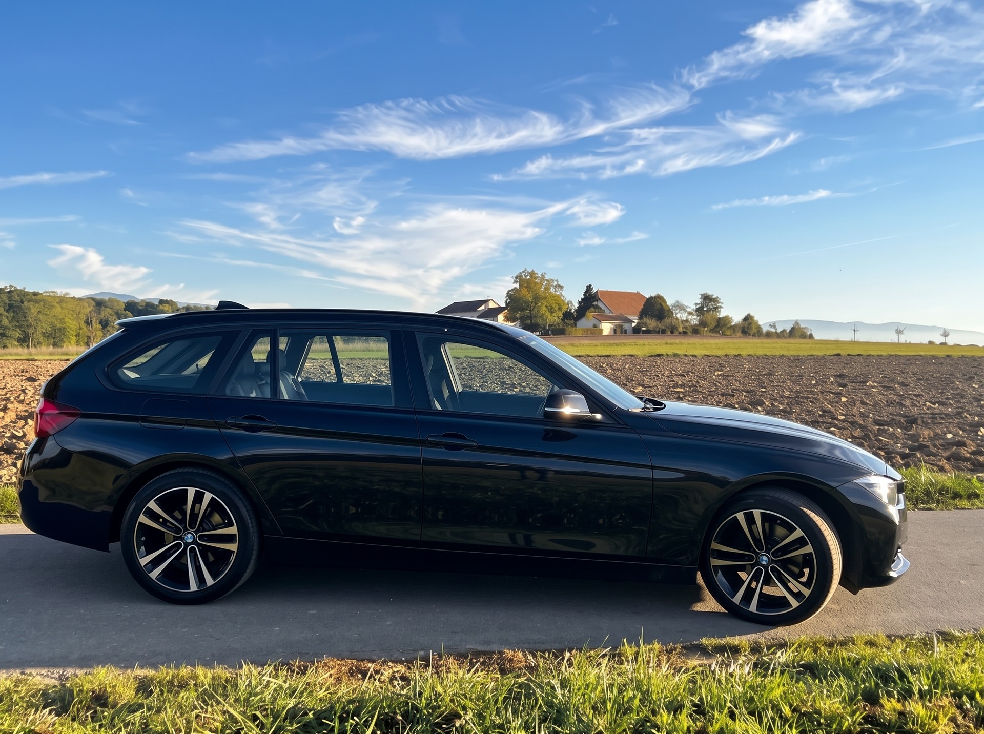 BMW BMW 320d xDrive Touring Edition Sport Line Steptronic (Break)-image-3