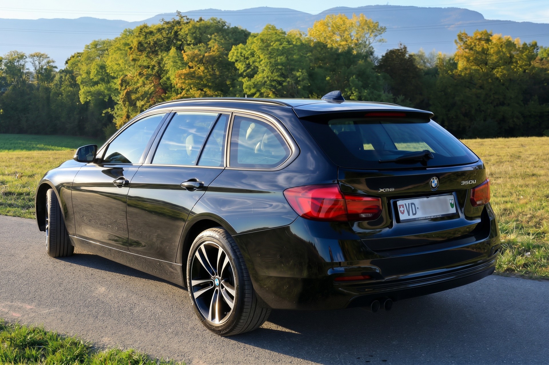 BMW BMW 320d xDrive Touring Edition Sport Line Steptronic (Break)-image-4