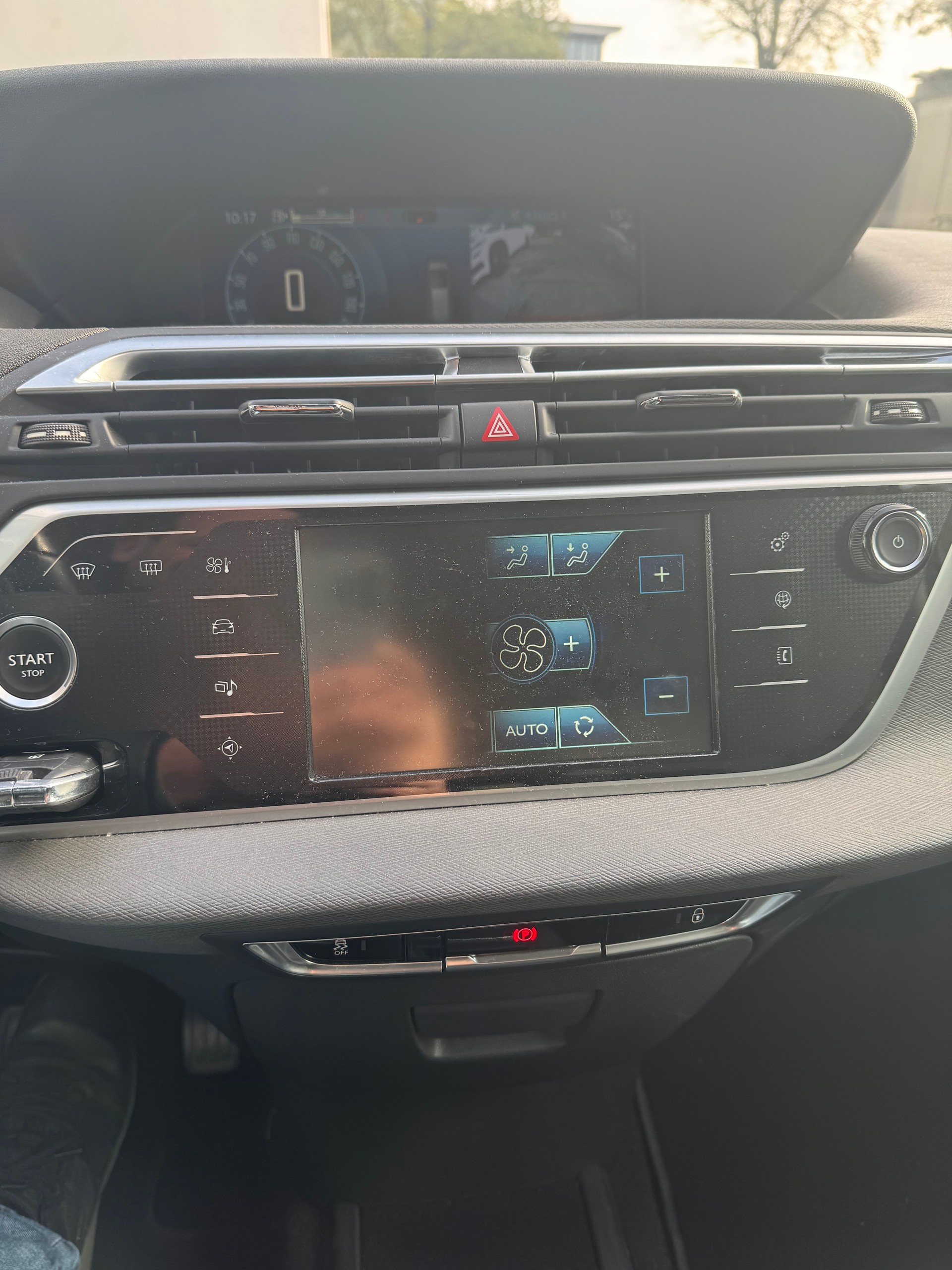 CITROEN Grand C4 Picasso 1.6 e-HDi Exclusive-image-12