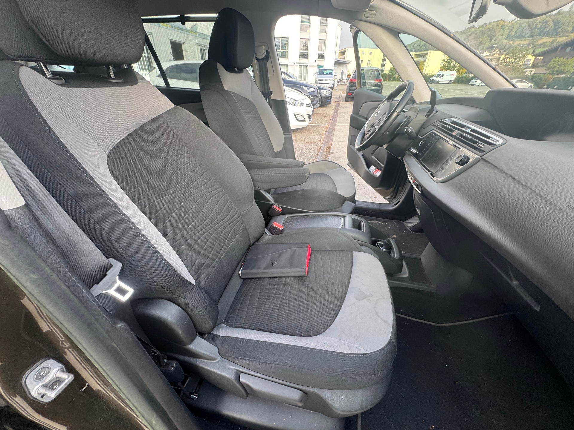 CITROEN Grand C4 Picasso 1.6 e-HDi Exclusive-image-9