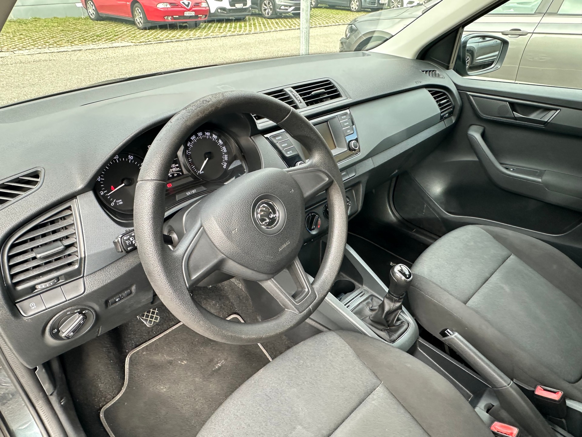 SKODA Fabia 1.2 TSI Ambition-image-8
