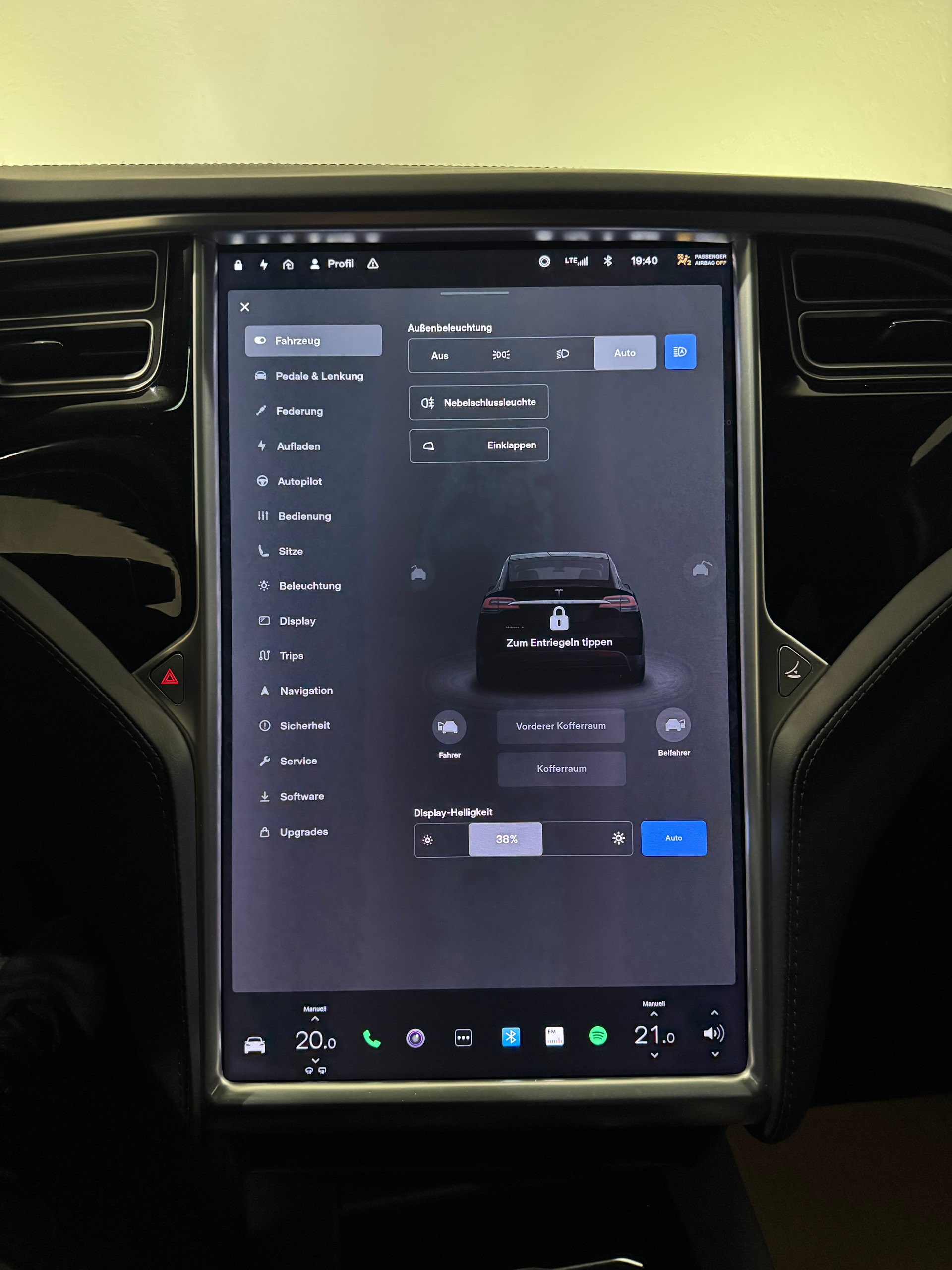 TESLA Model X 75 D | CH | 7Plätzer |-image-14
