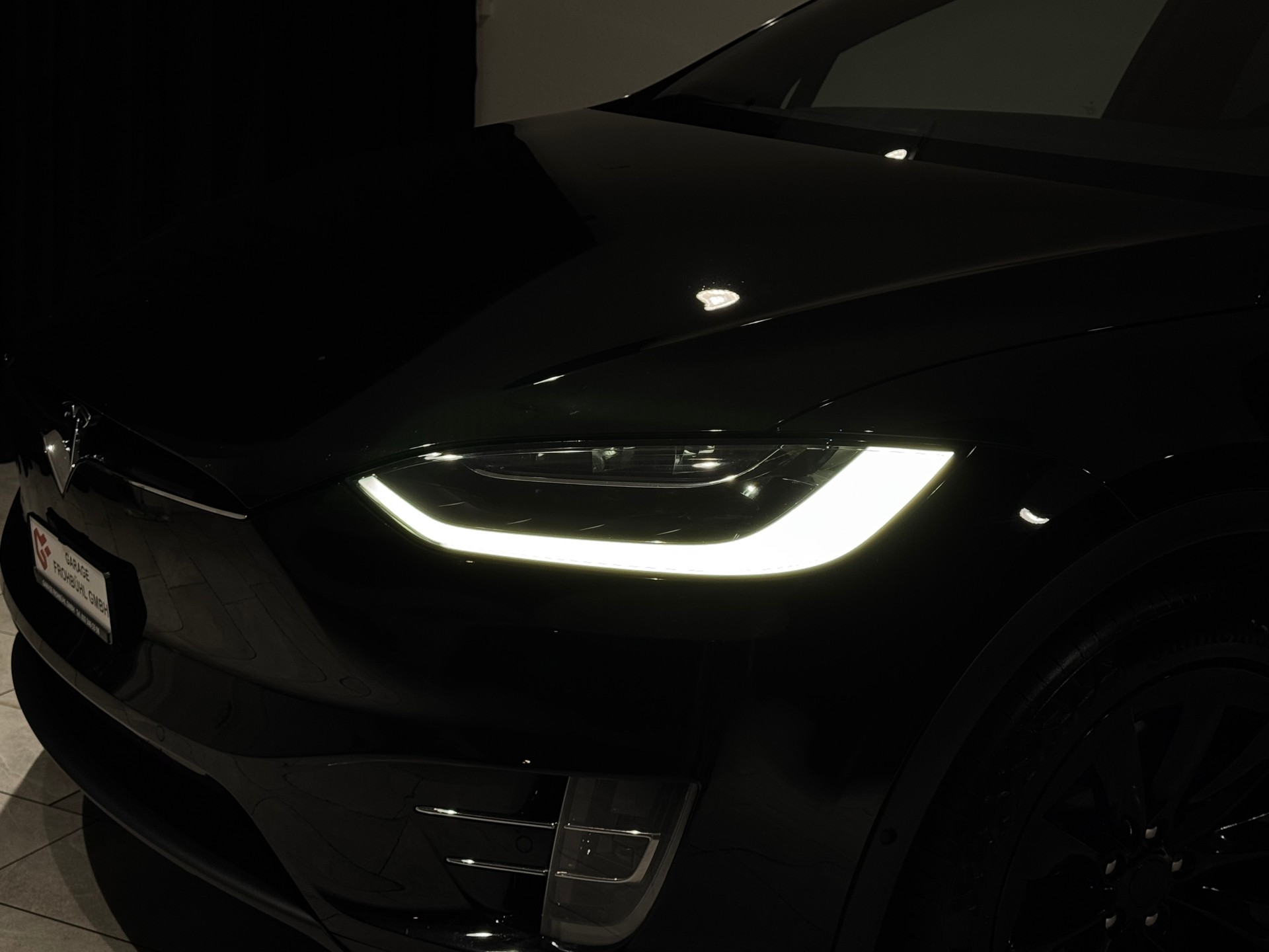 TESLA Model X 75 D | CH | 7Plätzer |-image-21
