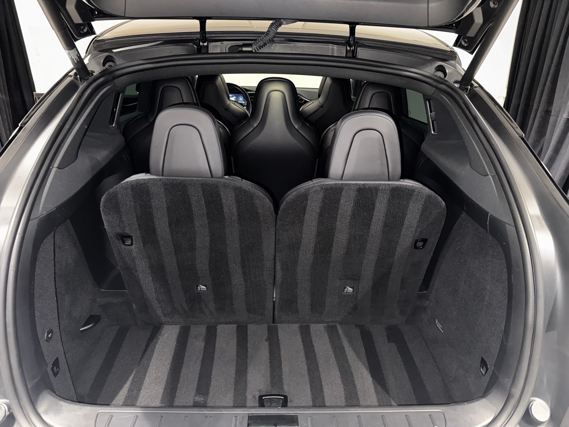TESLA Model X 75 D | CH | 7Plätzer |-image-18