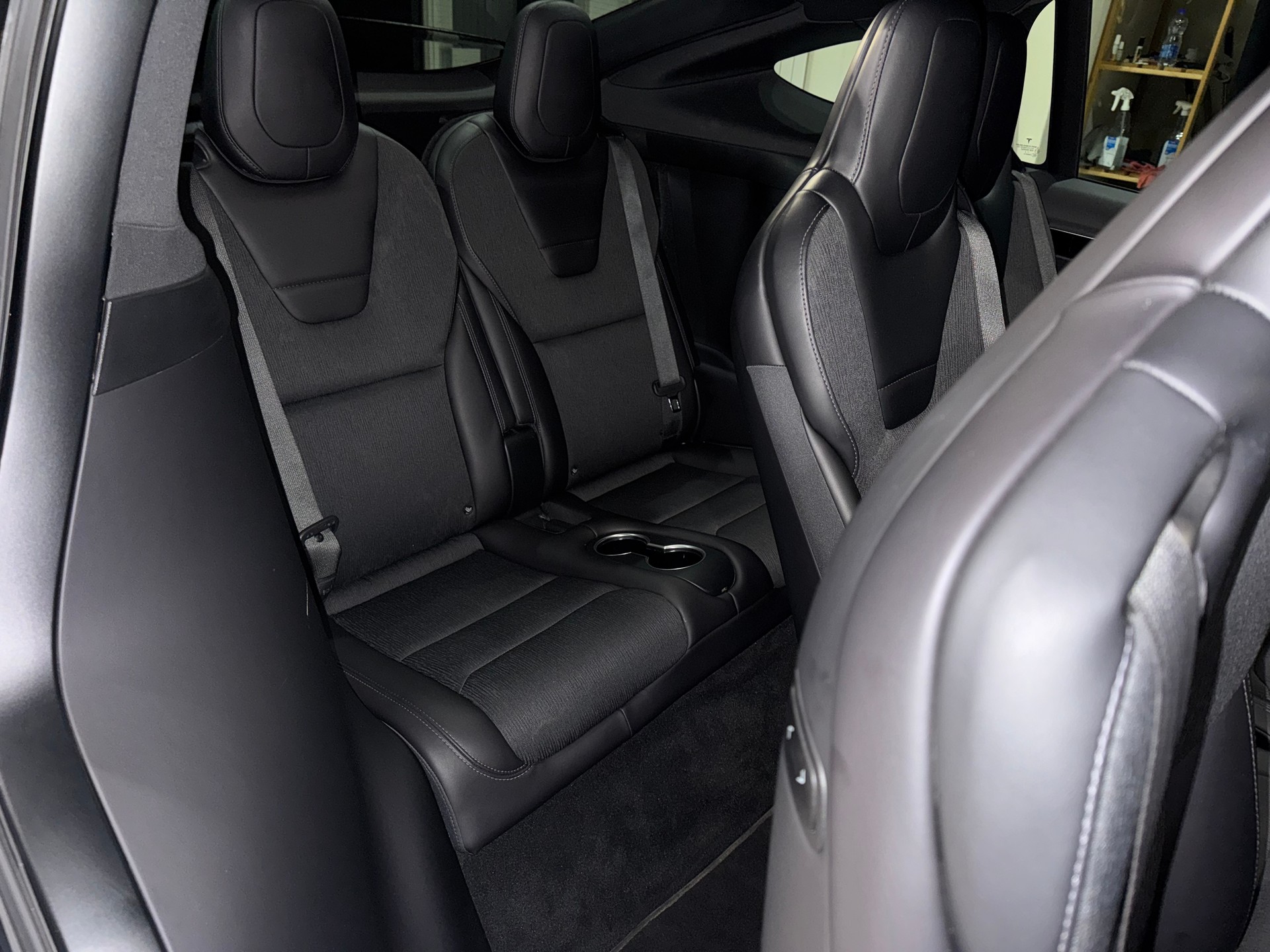 TESLA Model X 75 D | CH | 7Plätzer |-image-17
