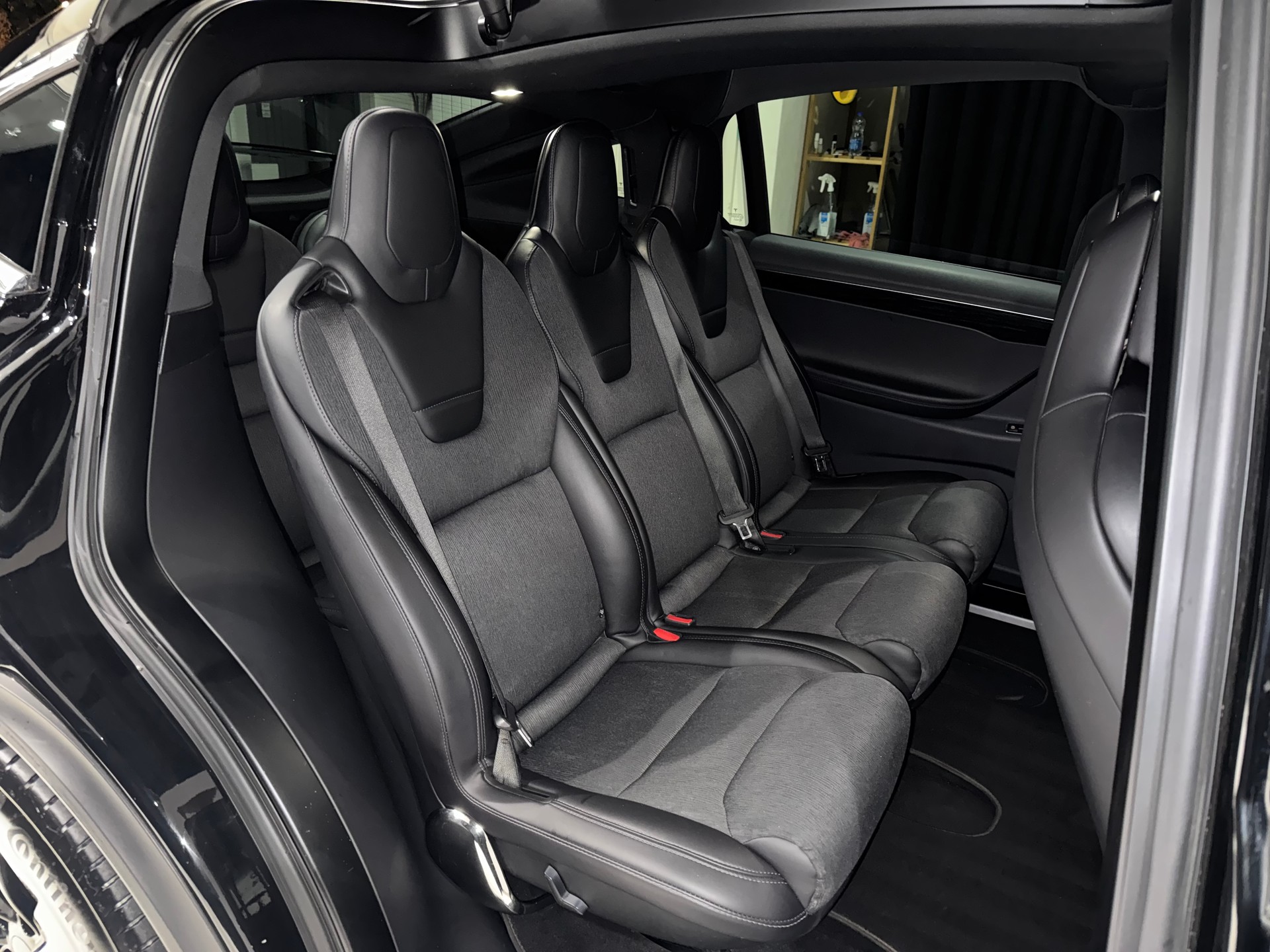 TESLA Model X 75 D | CH | 7Plätzer |-image-16