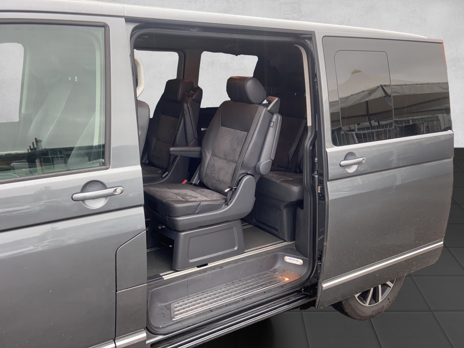 VW T5 Multivan 2.0 Bi-TDI CR Highline 4Motion DSG-image-19