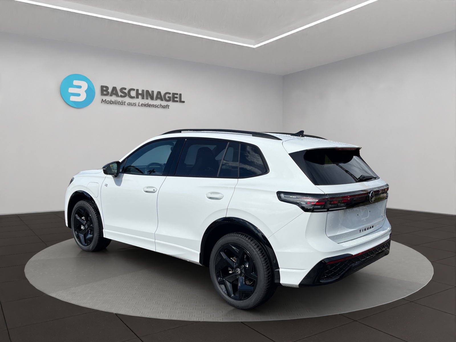 VW Tiguan 1.5 TSI evo2 eHybrid R-Line DSG-image-2
