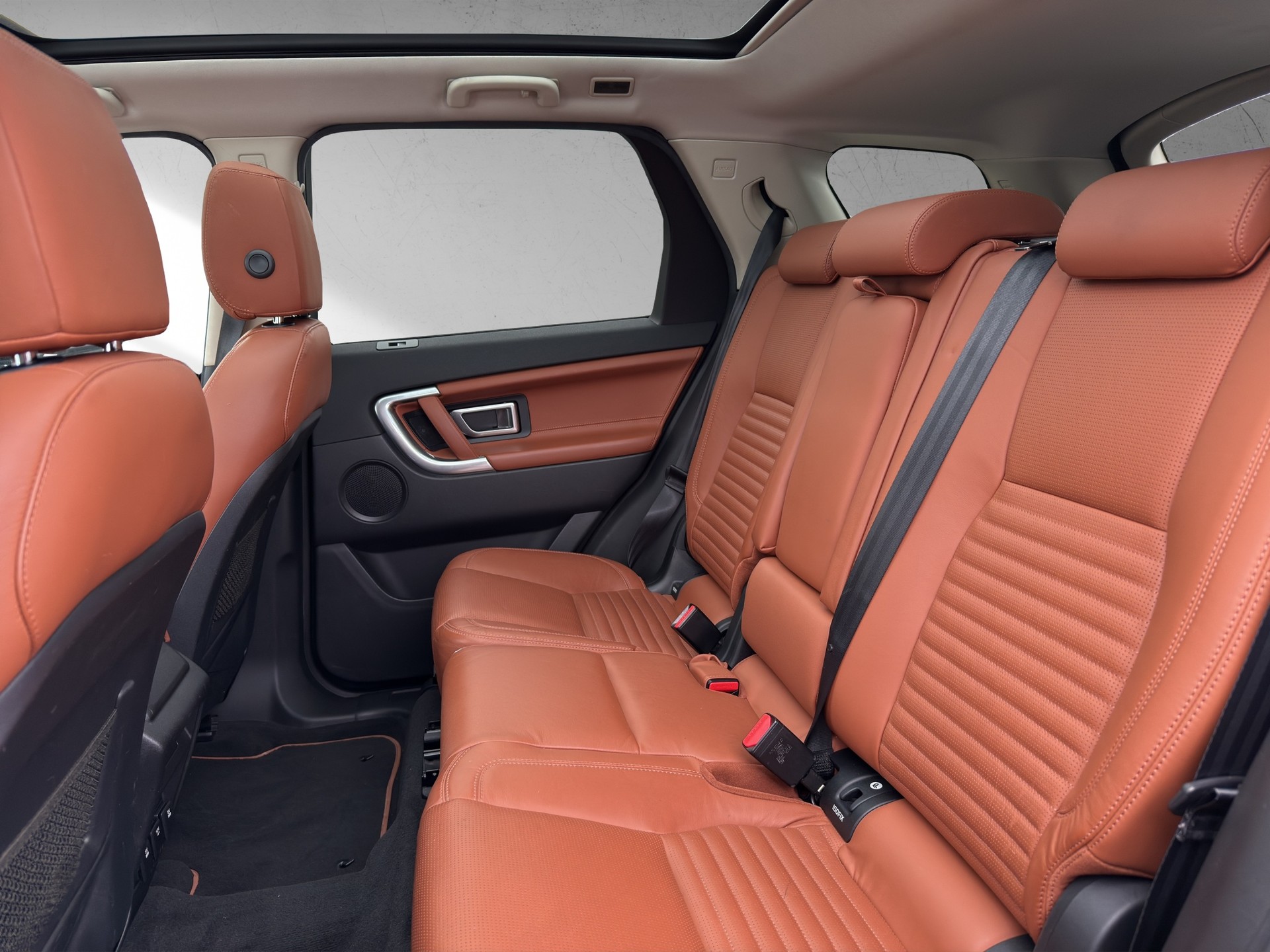 LAND ROVER Discovery Sport 2.2SD4 HSE Luxury AT9-image-9