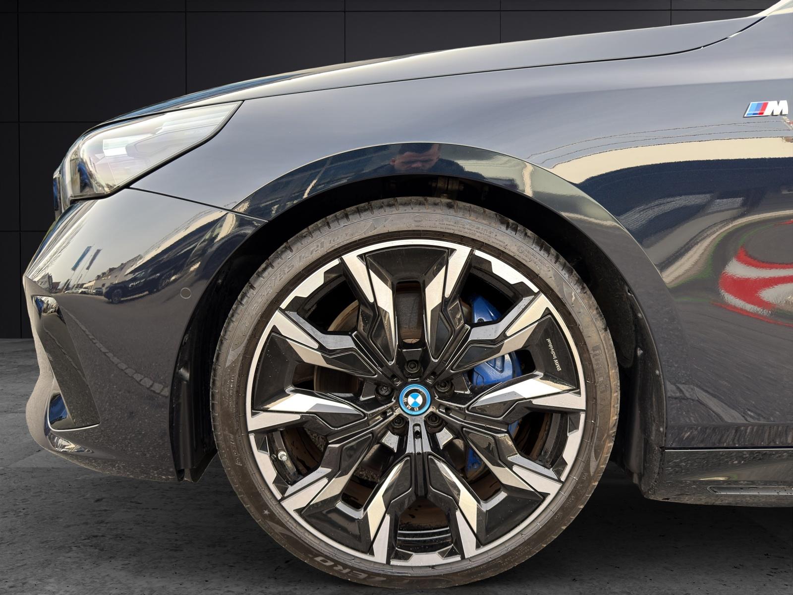 BMW i5 M60 xDrive-image-8