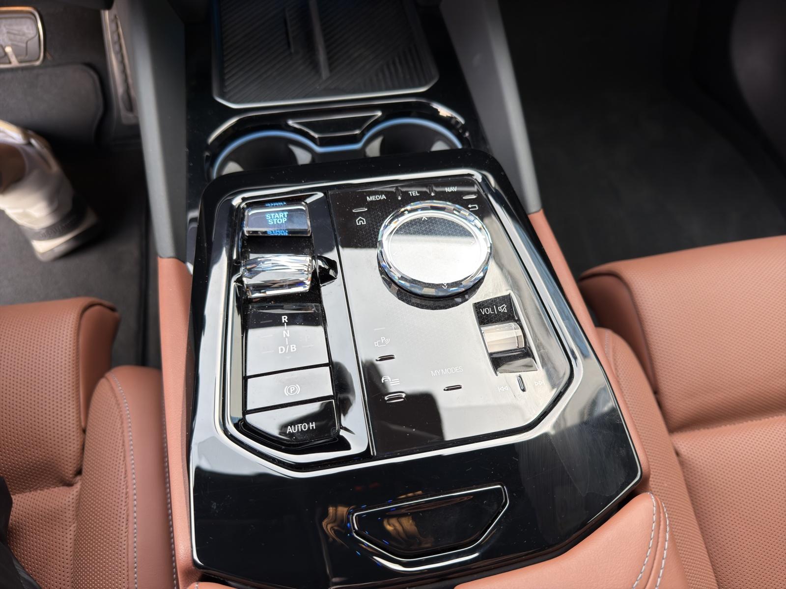 BMW i5 M60 xDrive-image-12