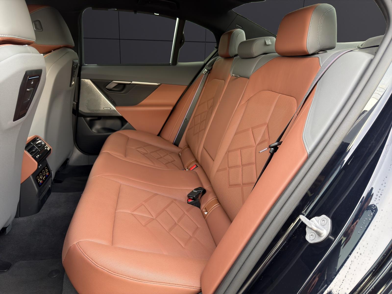 BMW i5 M60 xDrive-image-16