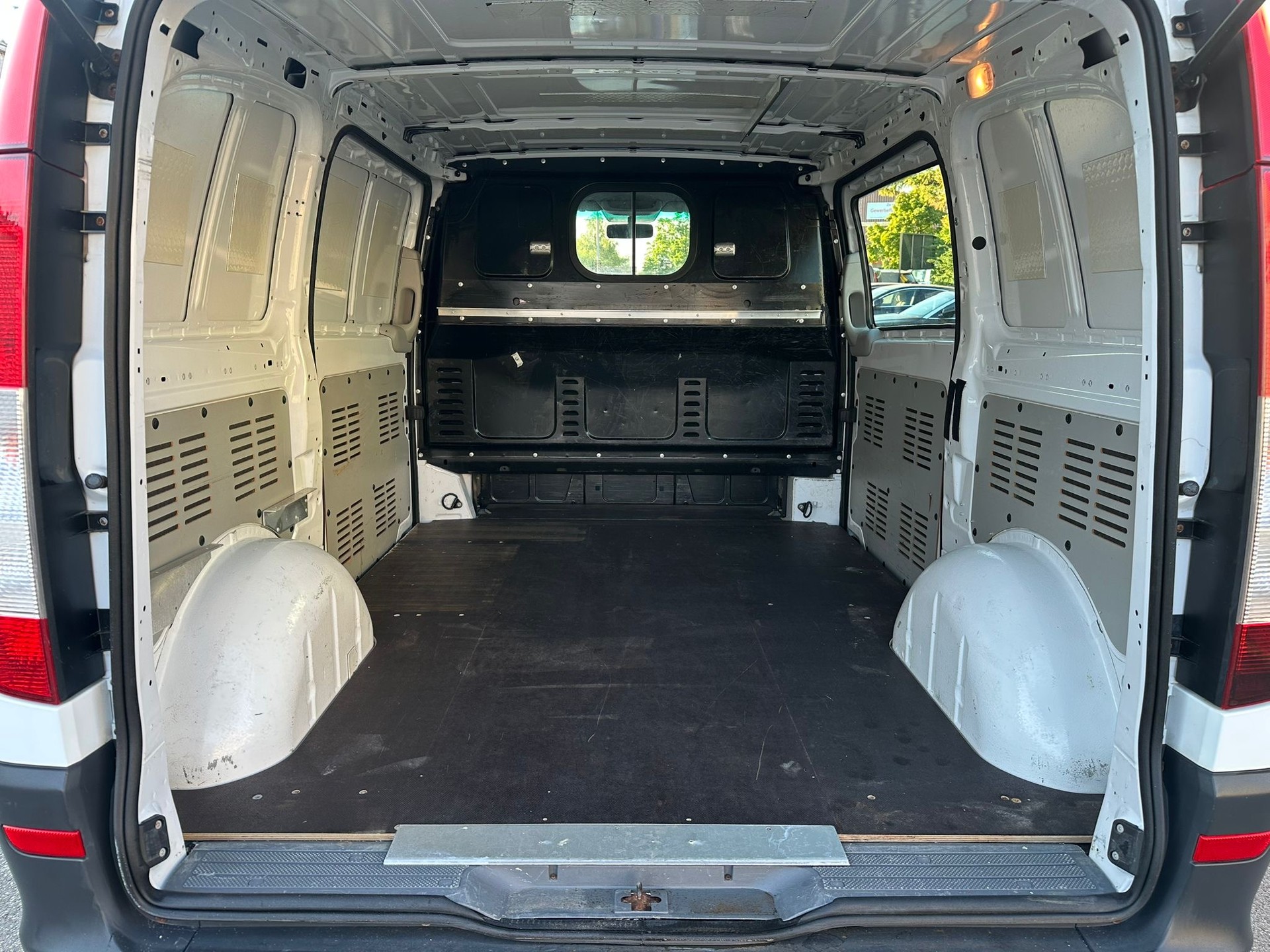 MERCEDES-BENZ Vito 111 CDI 4x4-image-12