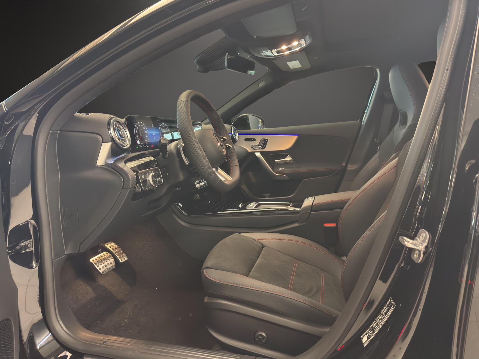 MERCEDES-BENZ A 220 d 8G-DCT AMG Line-image-8