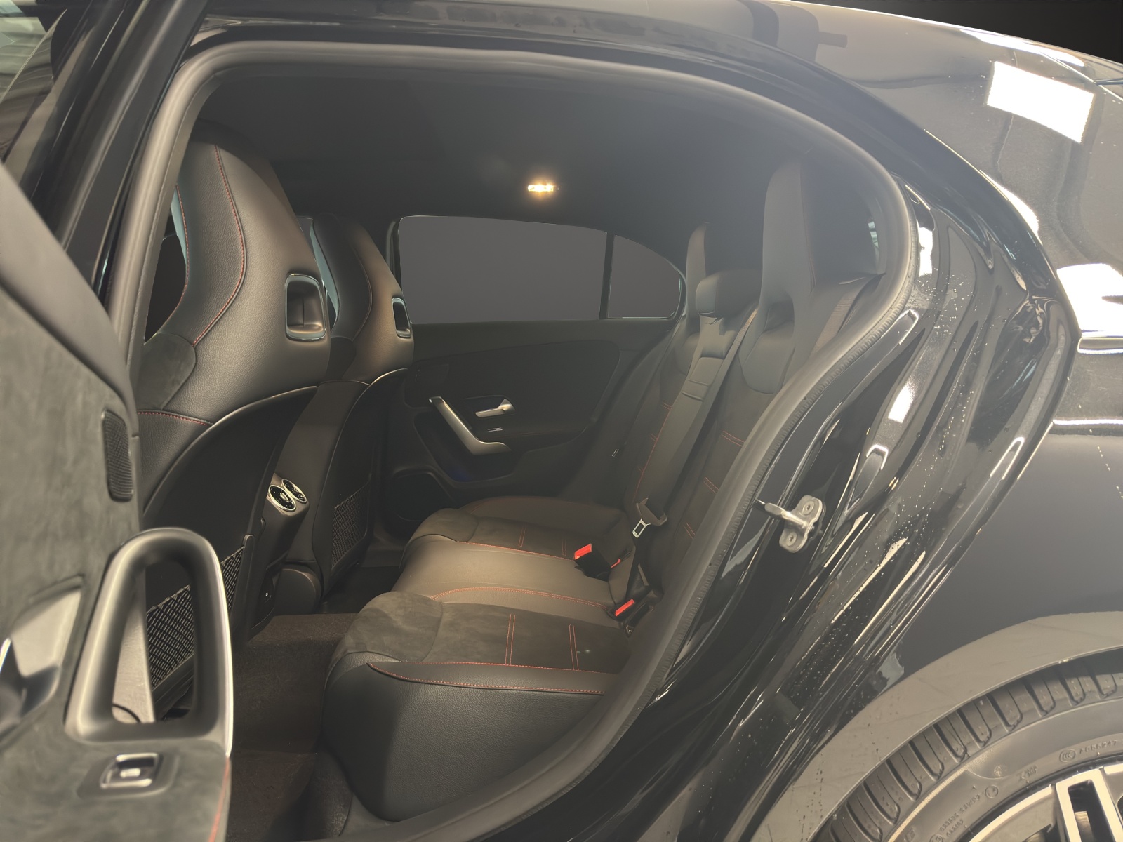 MERCEDES-BENZ A 220 d 8G-DCT AMG Line-image-11