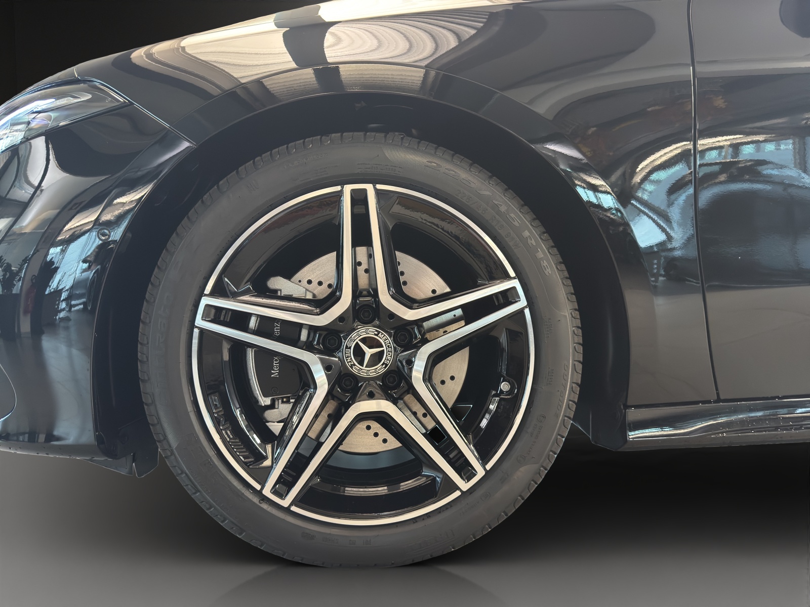 MERCEDES-BENZ A 220 d 8G-DCT AMG Line-image-7