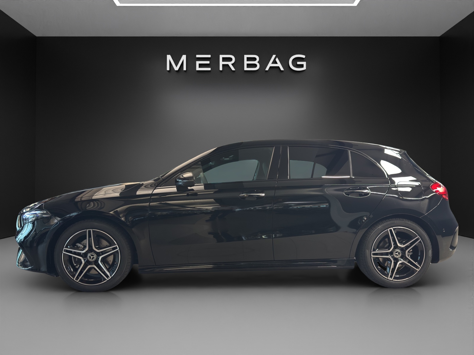 MERCEDES-BENZ A 220 d 8G-DCT AMG Line-image-1