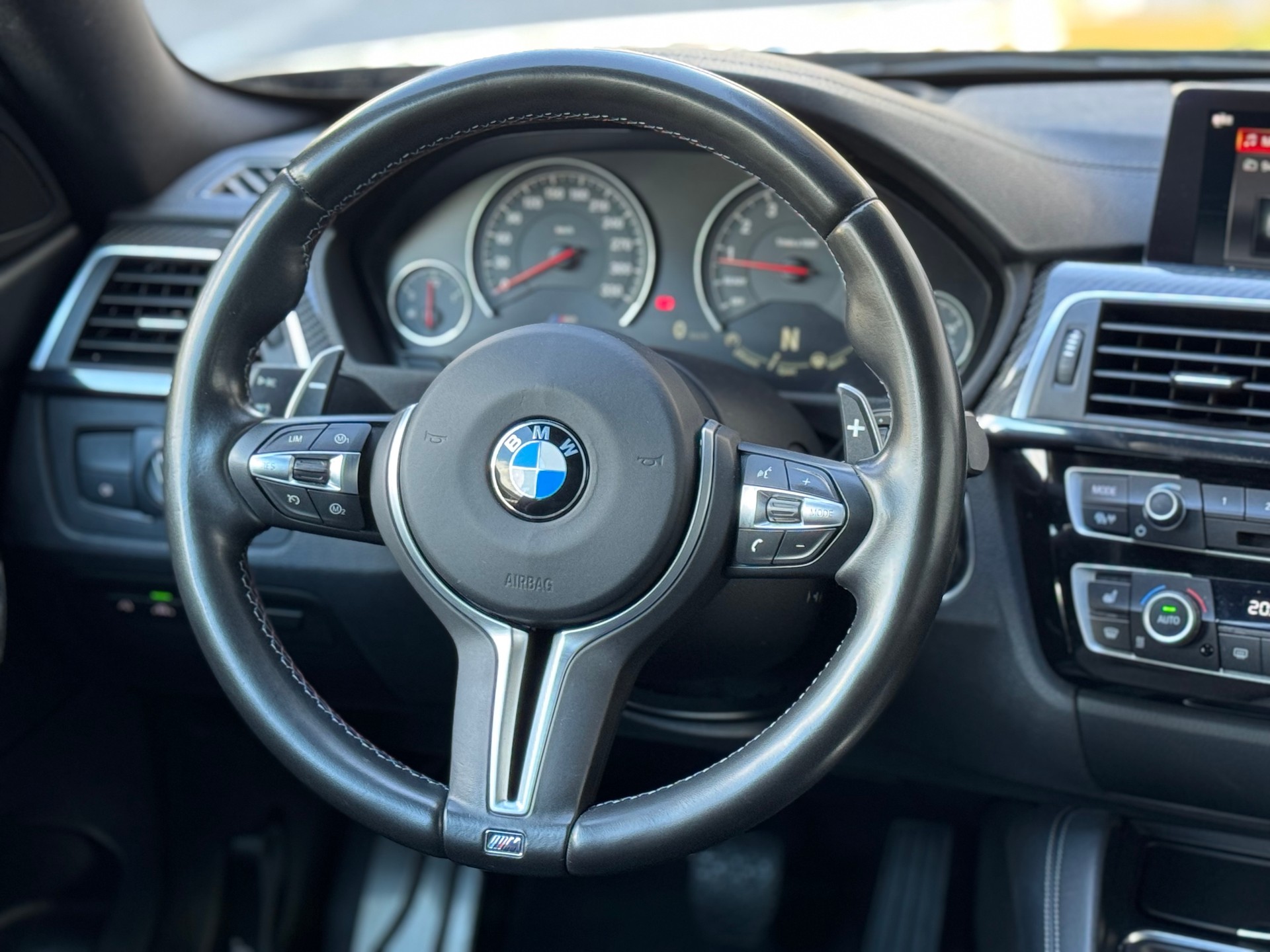 BMW M4 Coupé Competition DKG-image-15