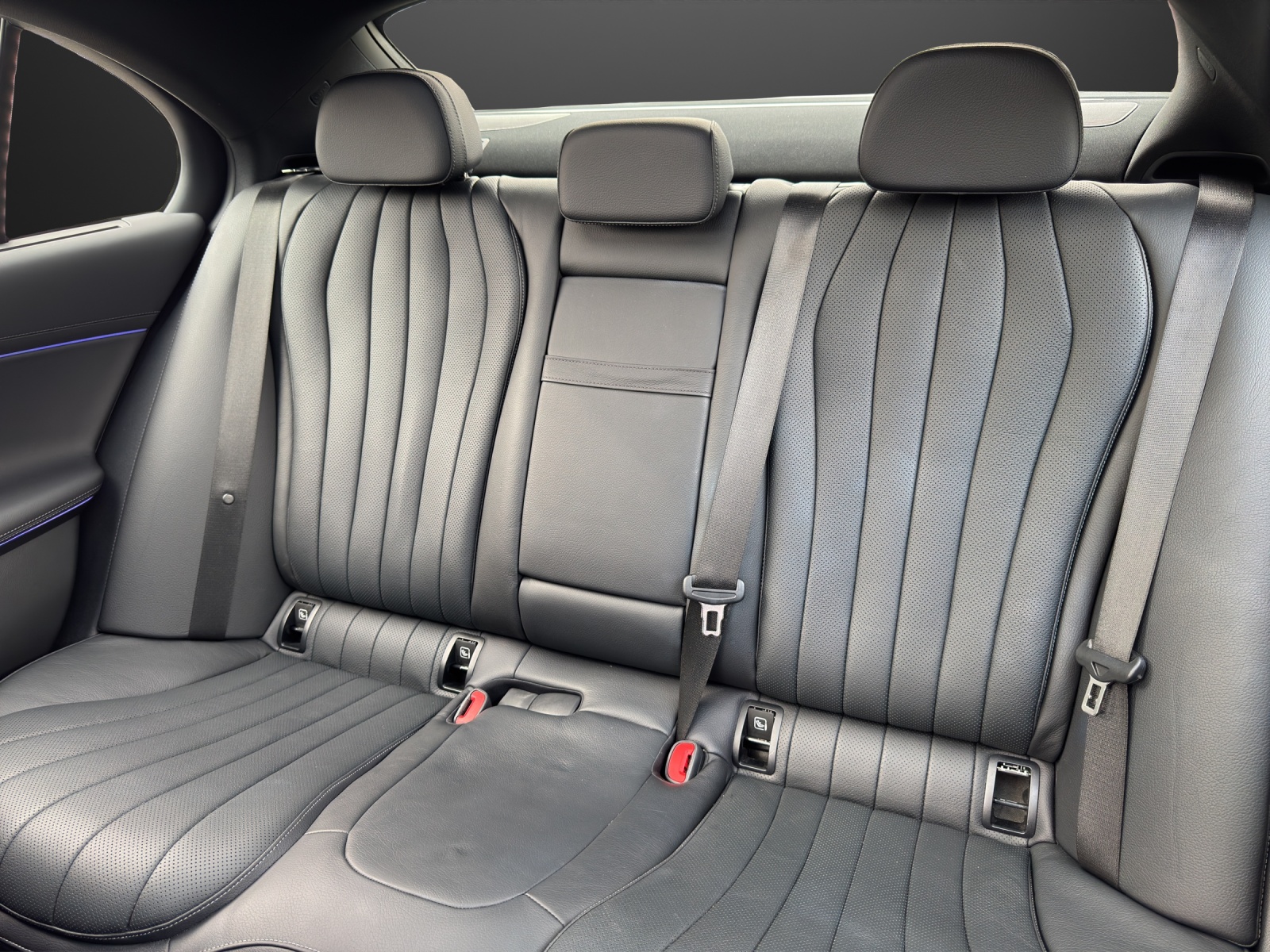 MERCEDES-BENZ E 200 9G-Tronic 4Matic-image-9