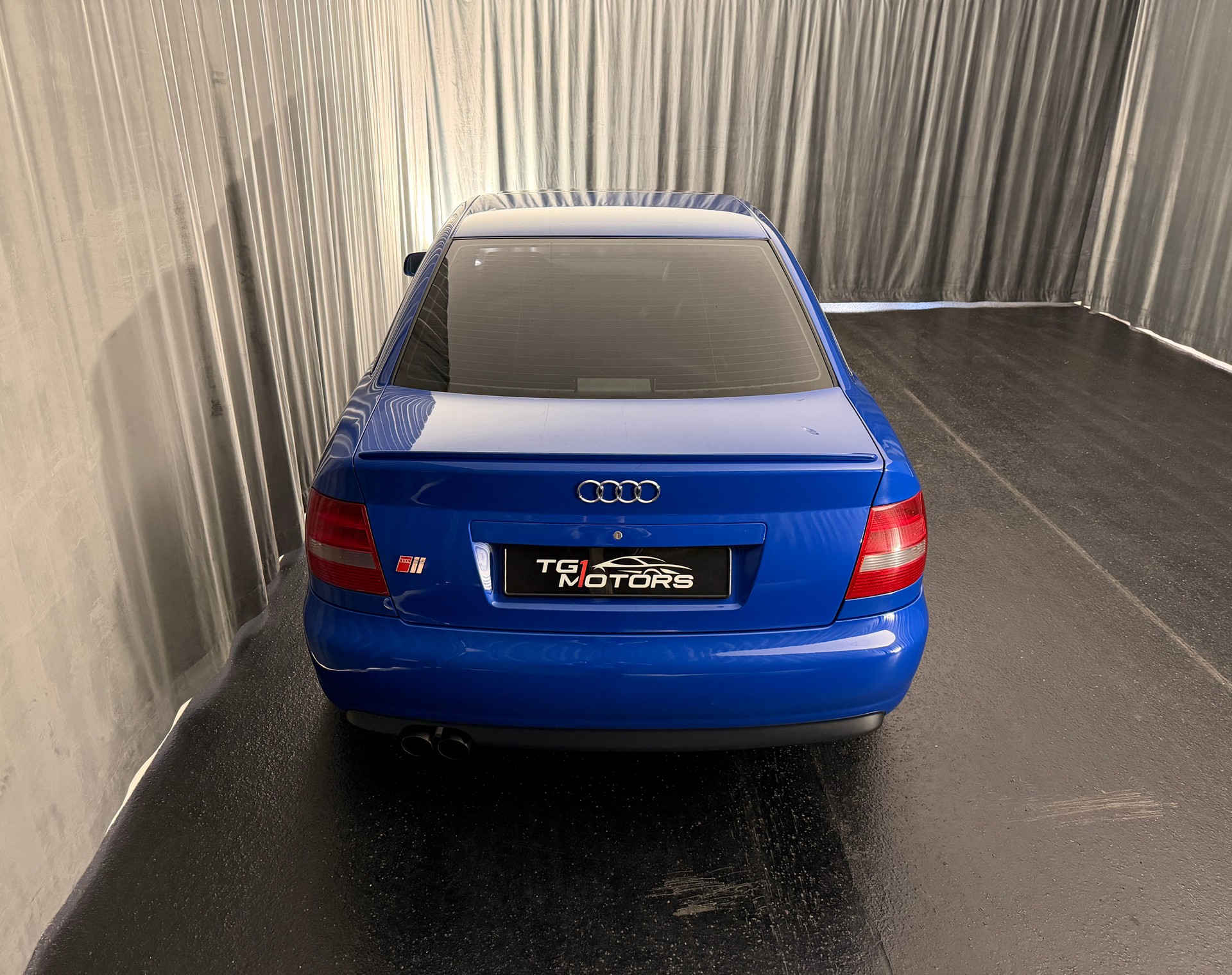 AUDI S4 quattro-image-3