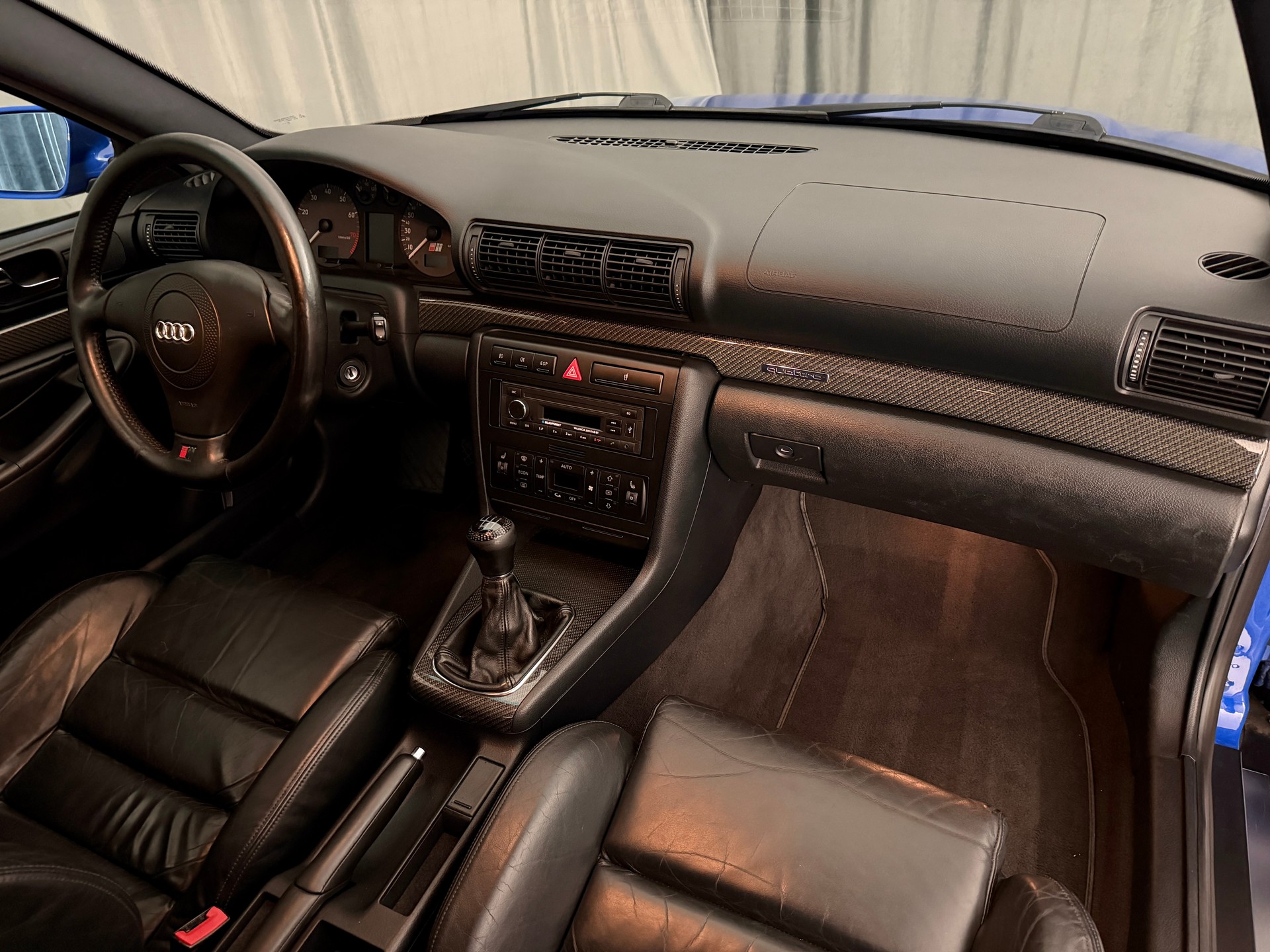 AUDI S4 quattro-image-6