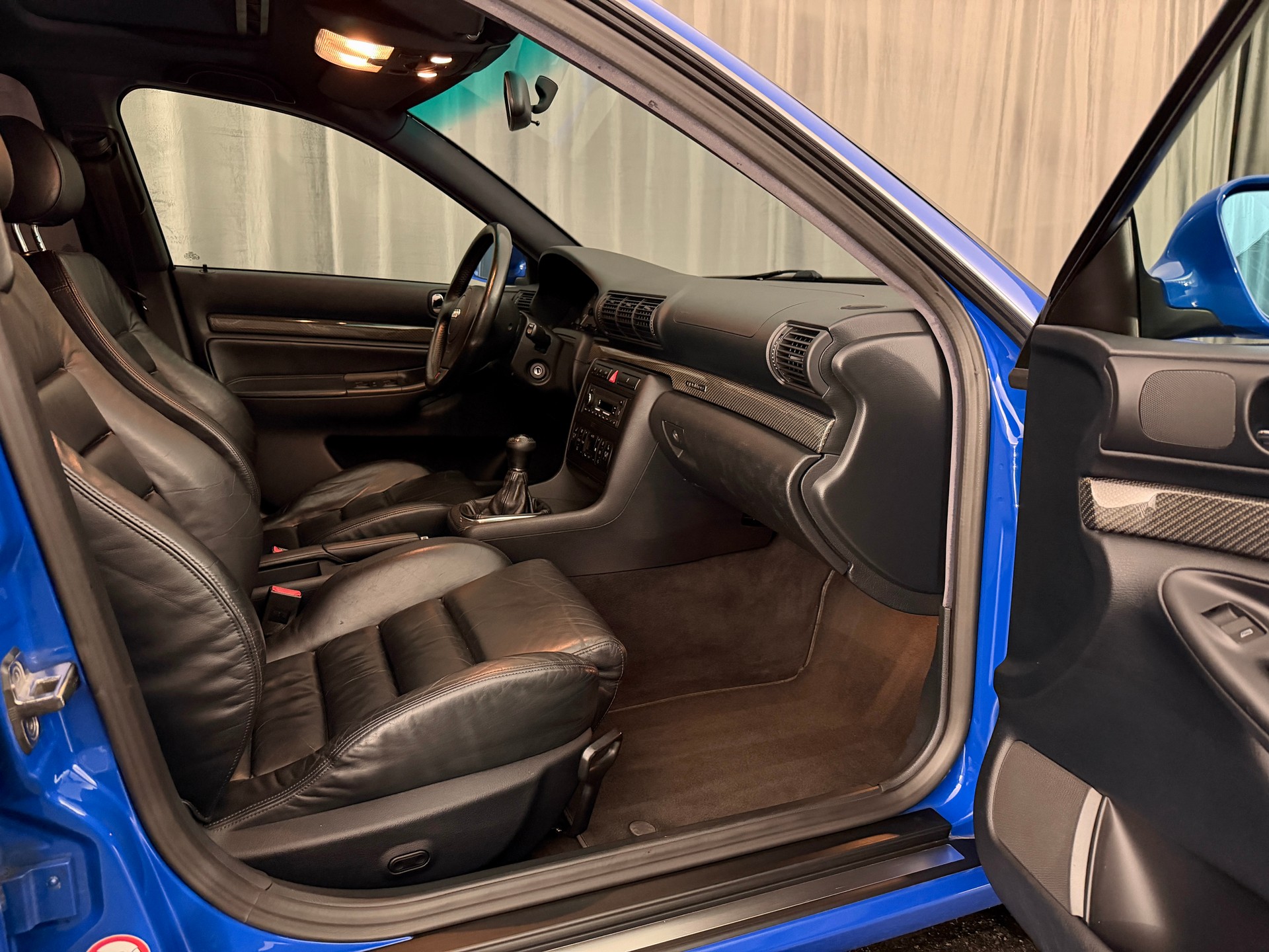 AUDI S4 quattro-image-5