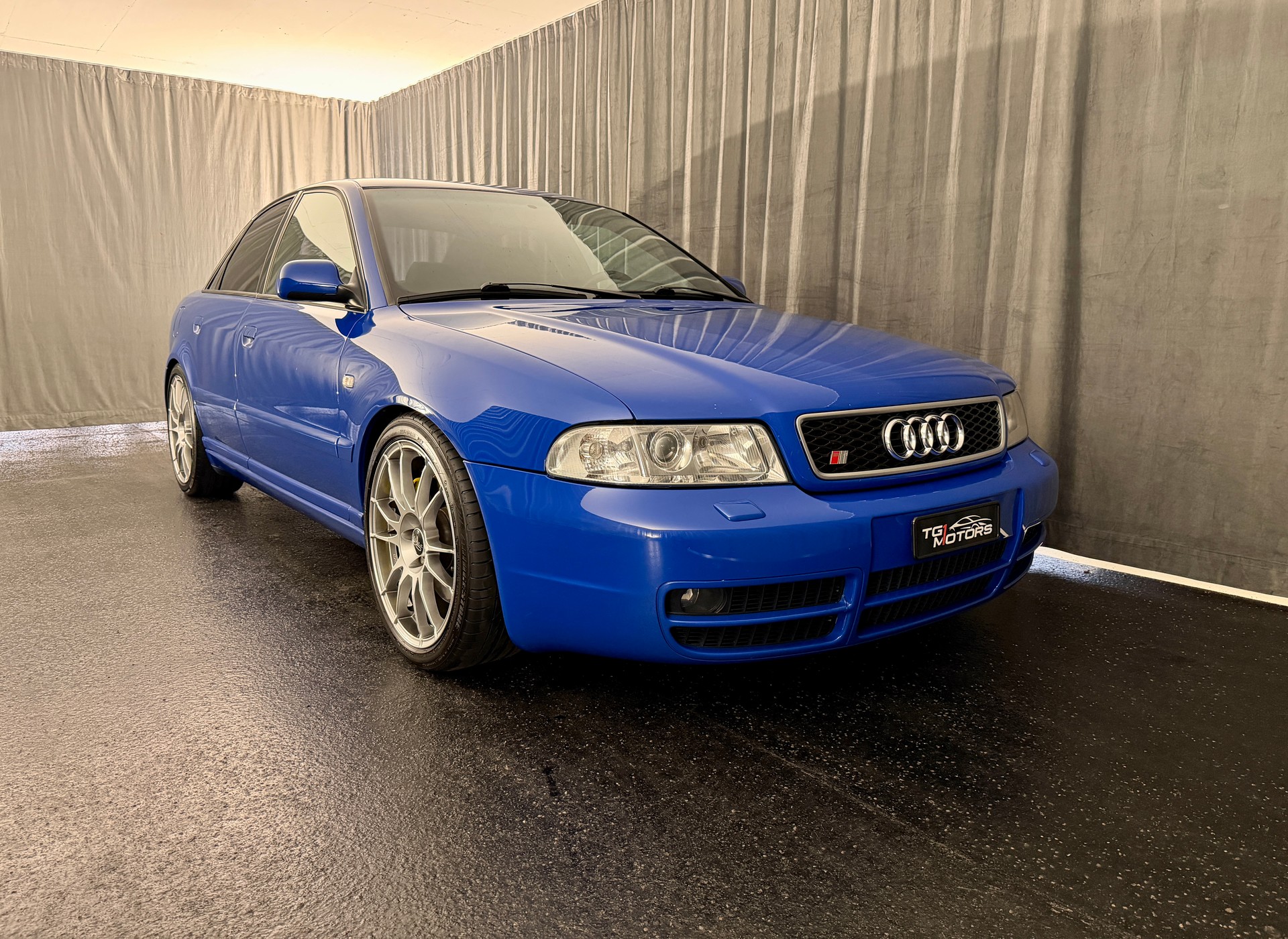 AUDI S4 quattro