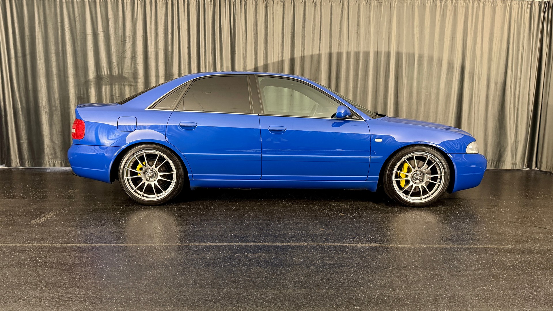 AUDI S4 quattro-image-4