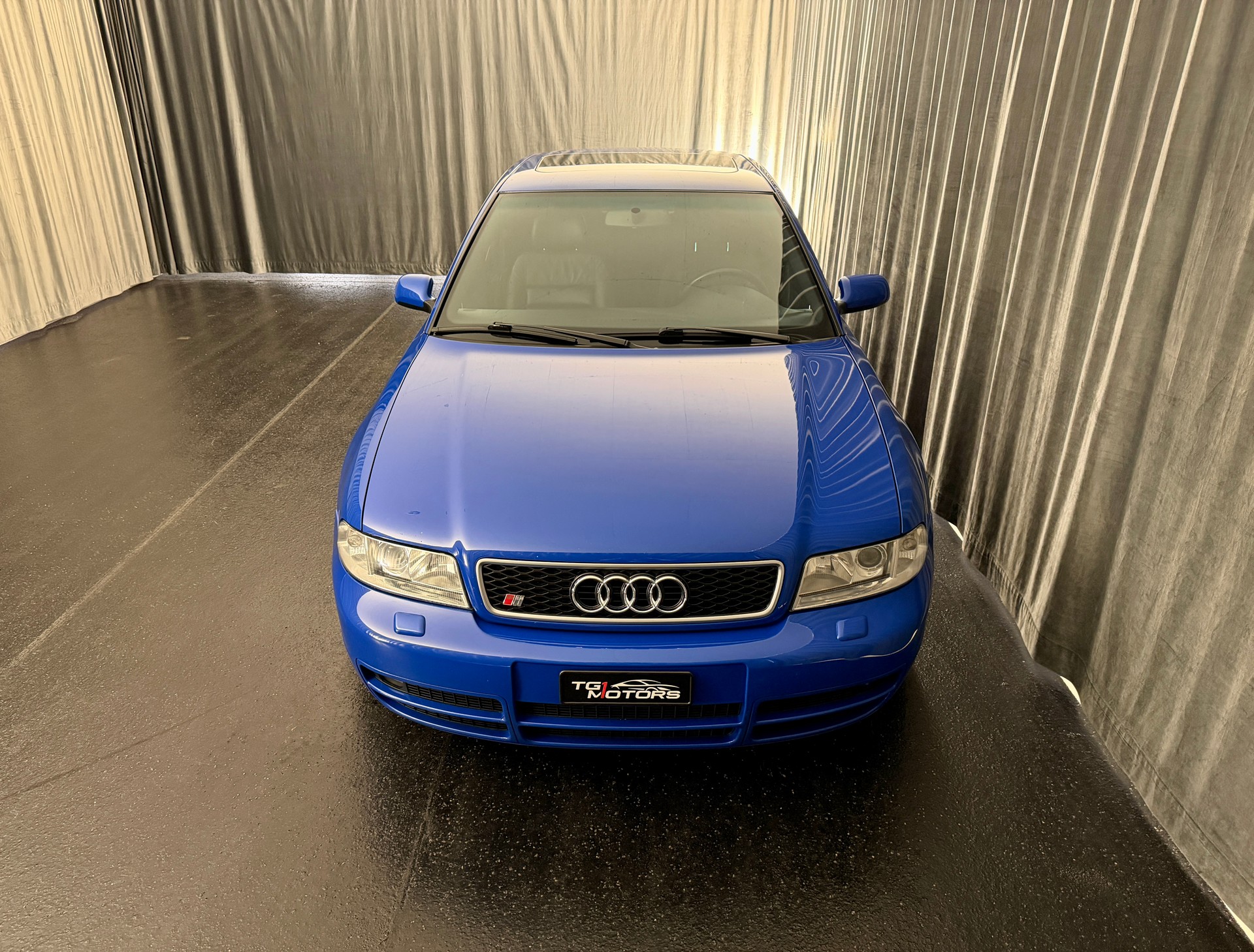 AUDI S4 quattro-image-1