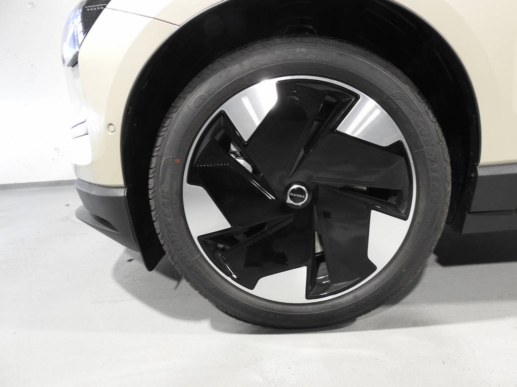 VOLVO EX 30 E60 Twin Ultra Performance AWD-image-15