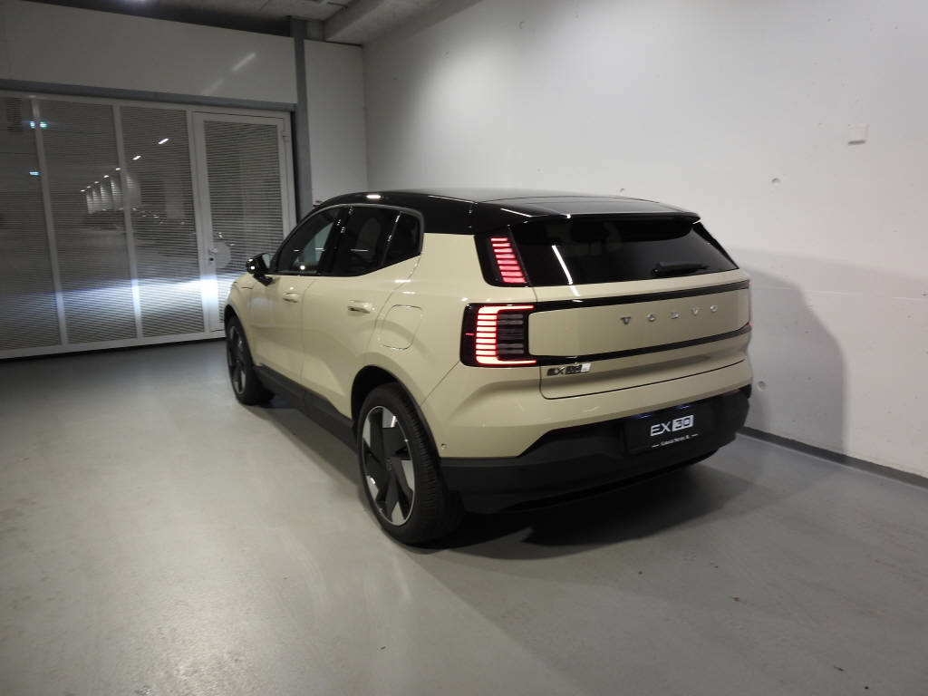 VOLVO EX 30 E60 Twin Ultra Performance AWD-image-3