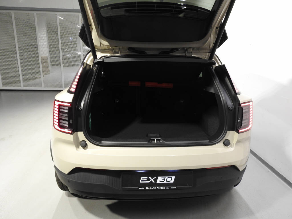 VOLVO EX 30 E60 Twin Ultra Performance AWD-image-5