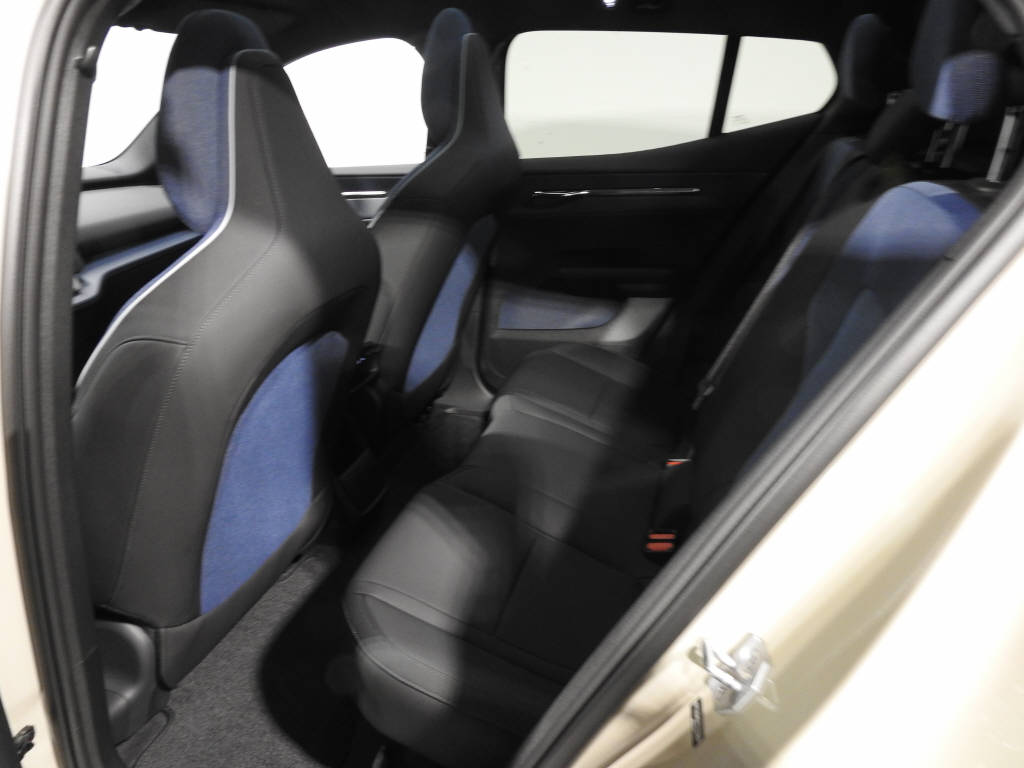VOLVO EX 30 E60 Twin Ultra Performance AWD-image-12