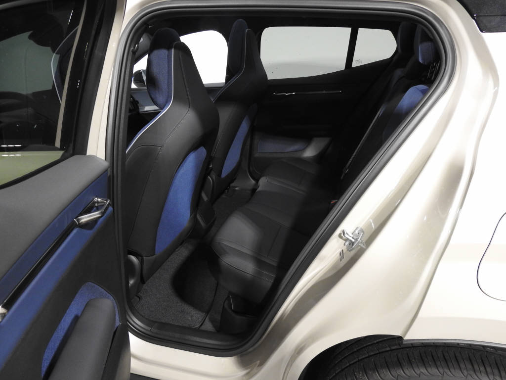 VOLVO EX 30 E60 Twin Ultra Performance AWD-image-11