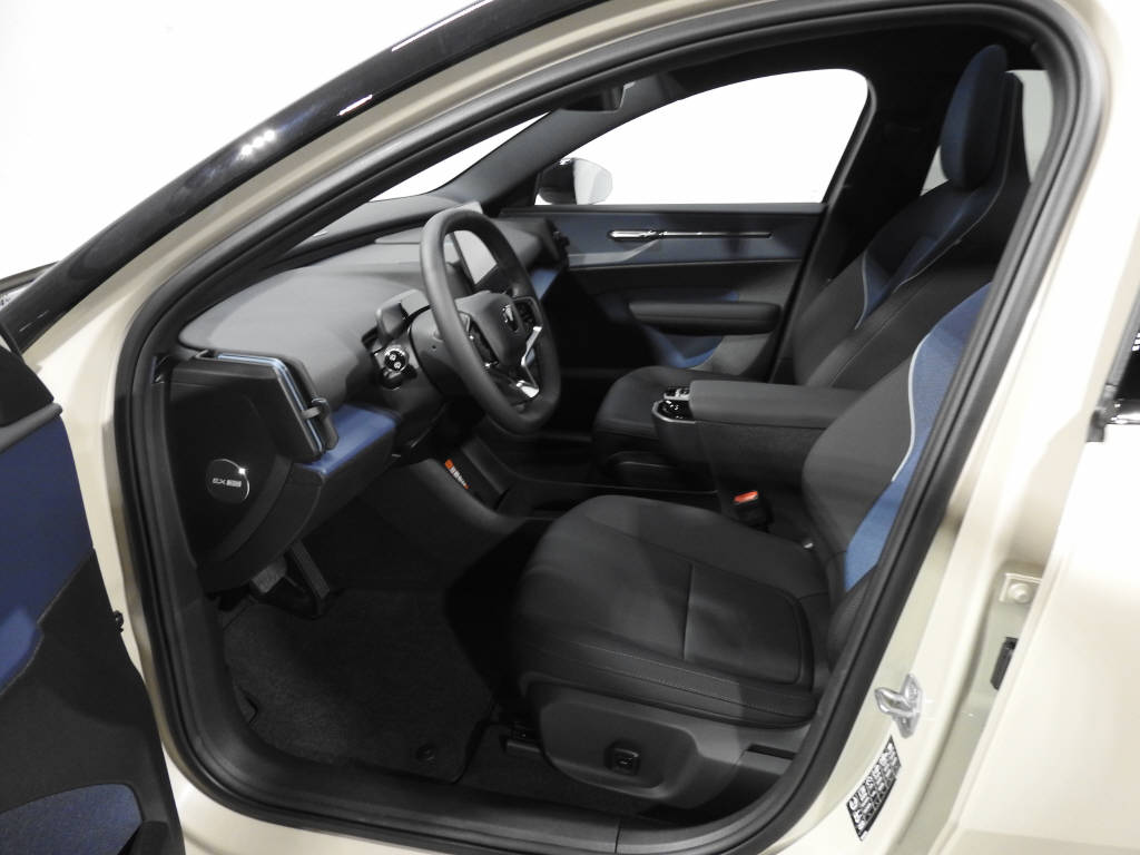 VOLVO EX 30 E60 Twin Ultra Performance AWD-image-9