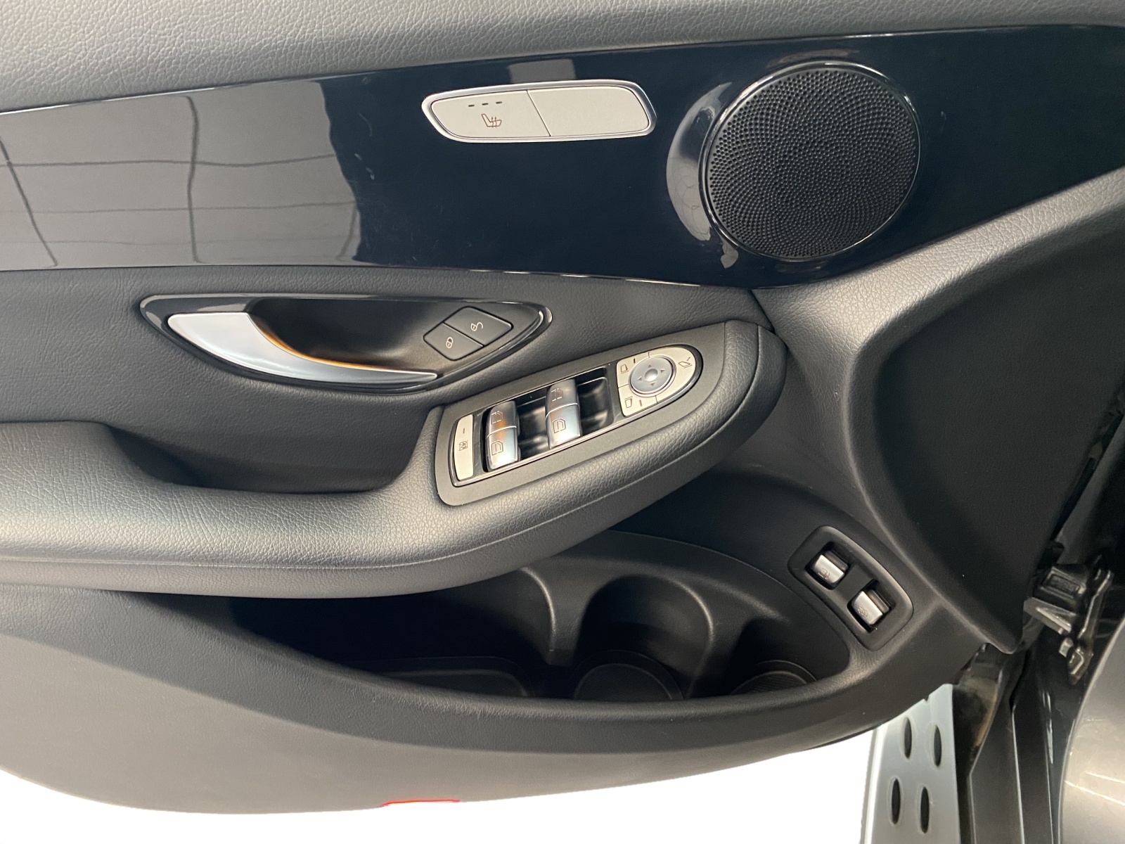 MERCEDES-BENZ GLC 300 e 4MATIC-image-11