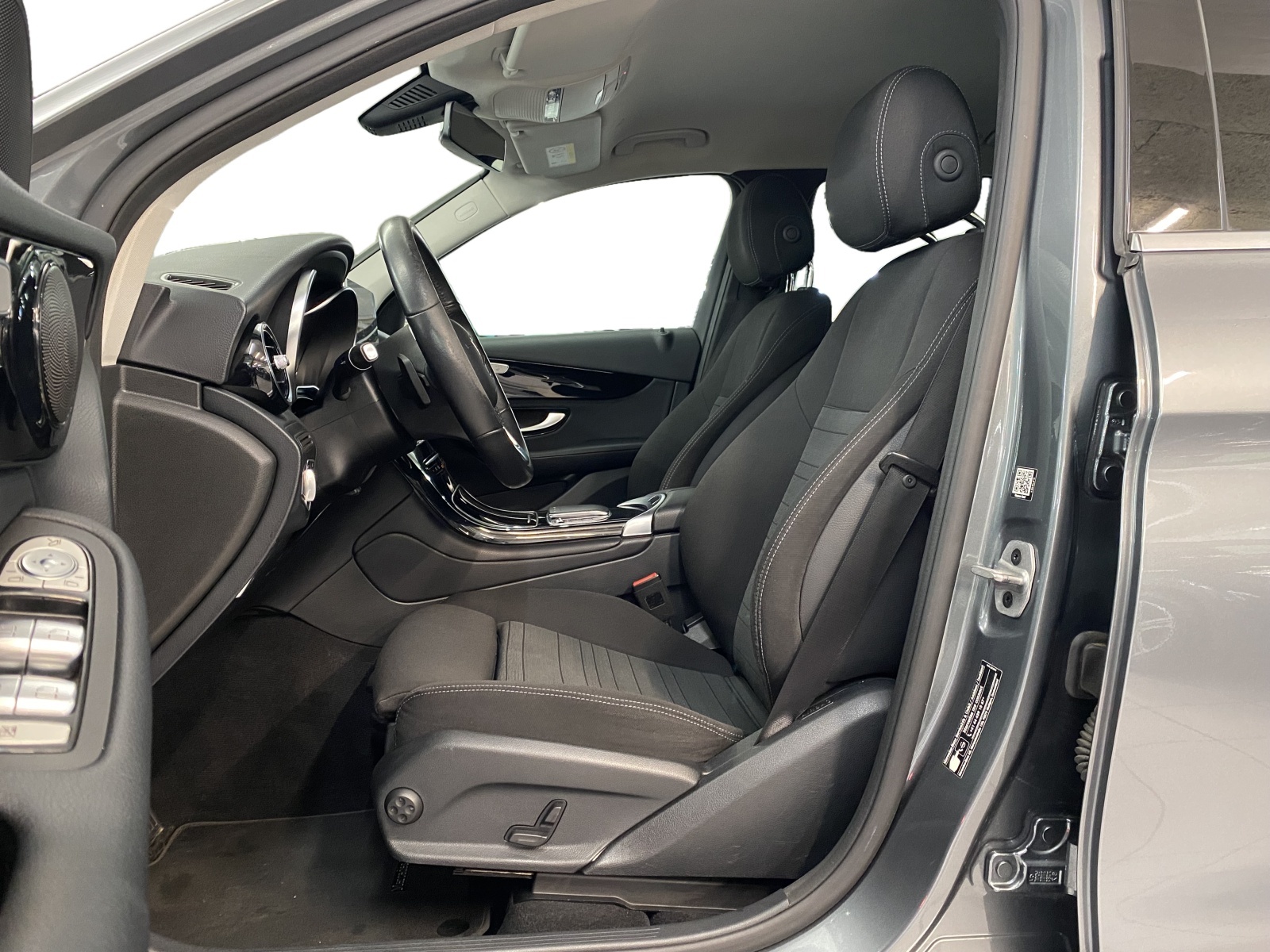 MERCEDES-BENZ GLC 300 e 4MATIC-image-7