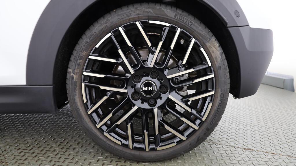 MINI Cooper S Cabrio-image-10