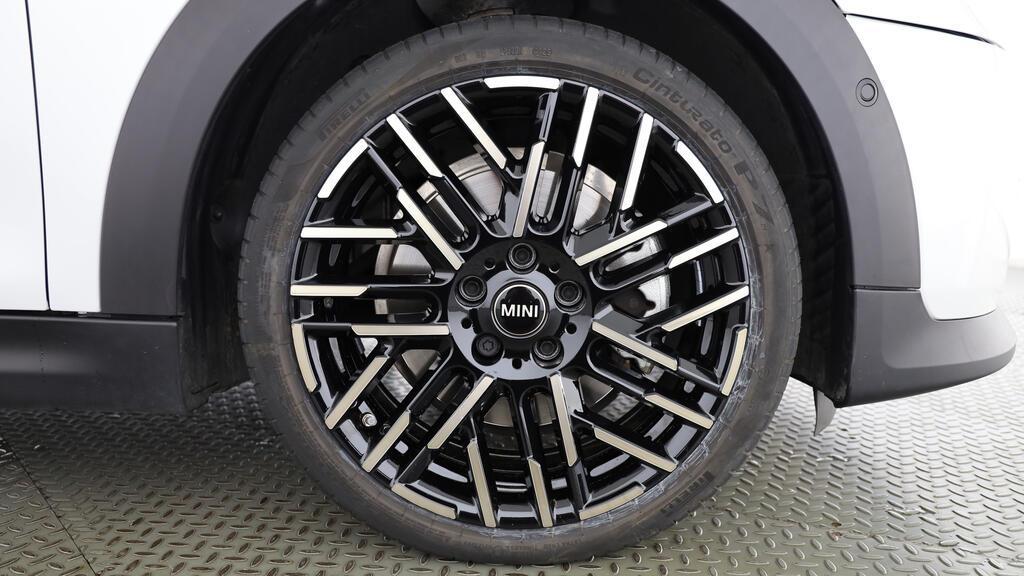 MINI Cooper S Cabrio-image-8