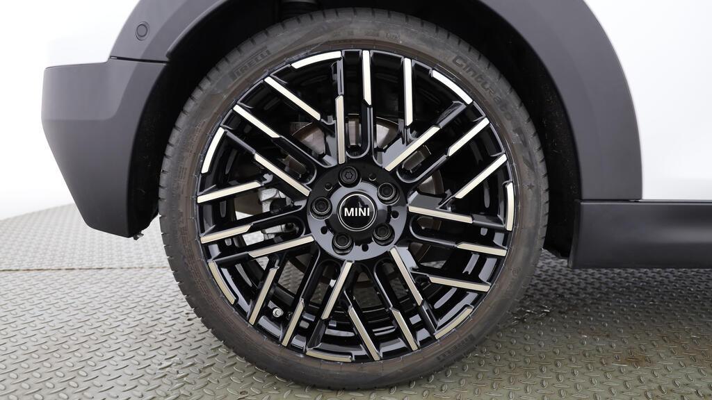 MINI Cooper S Cabrio-image-9