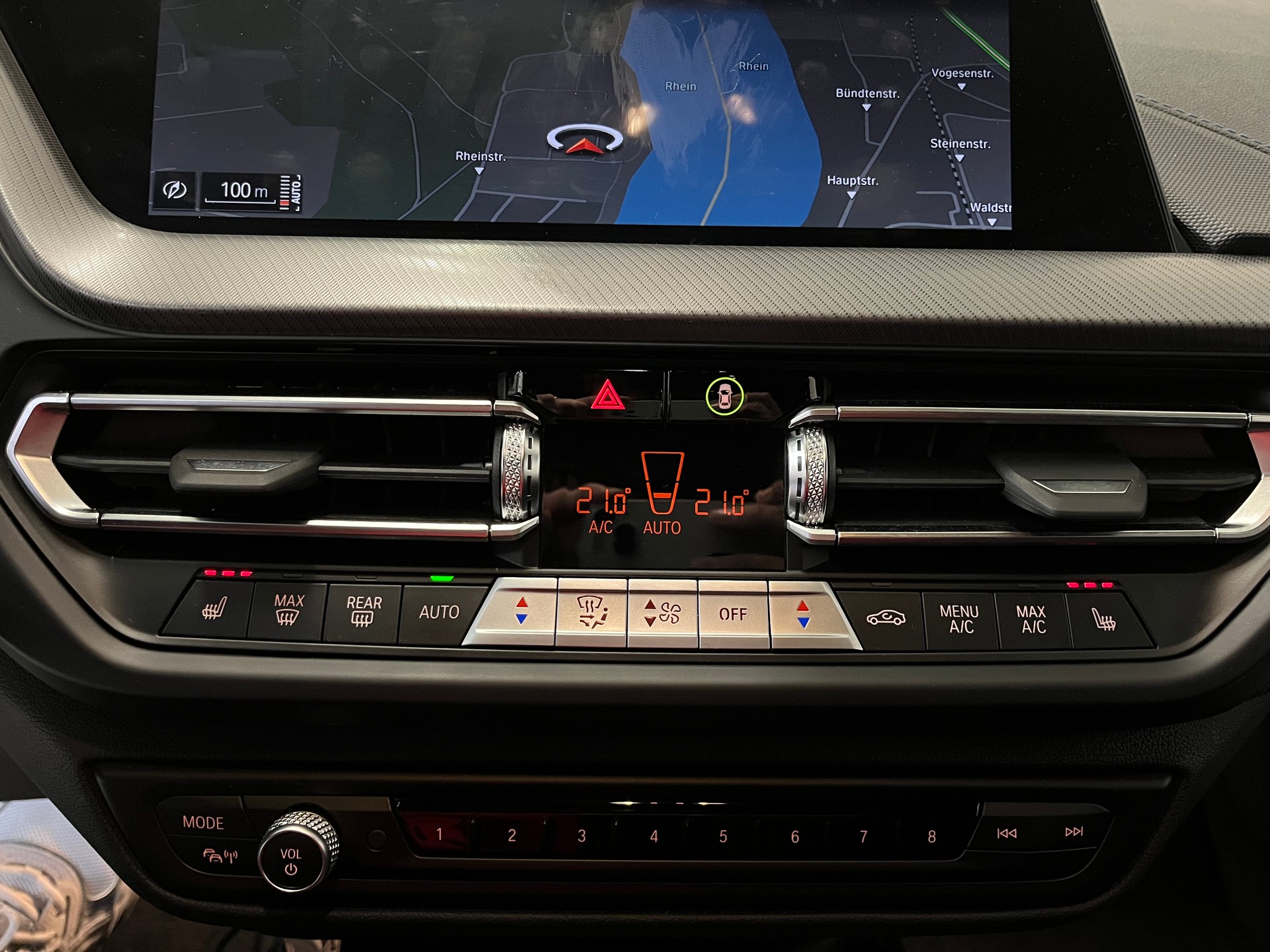 BMW M135i xDrive Steptronic-image-13