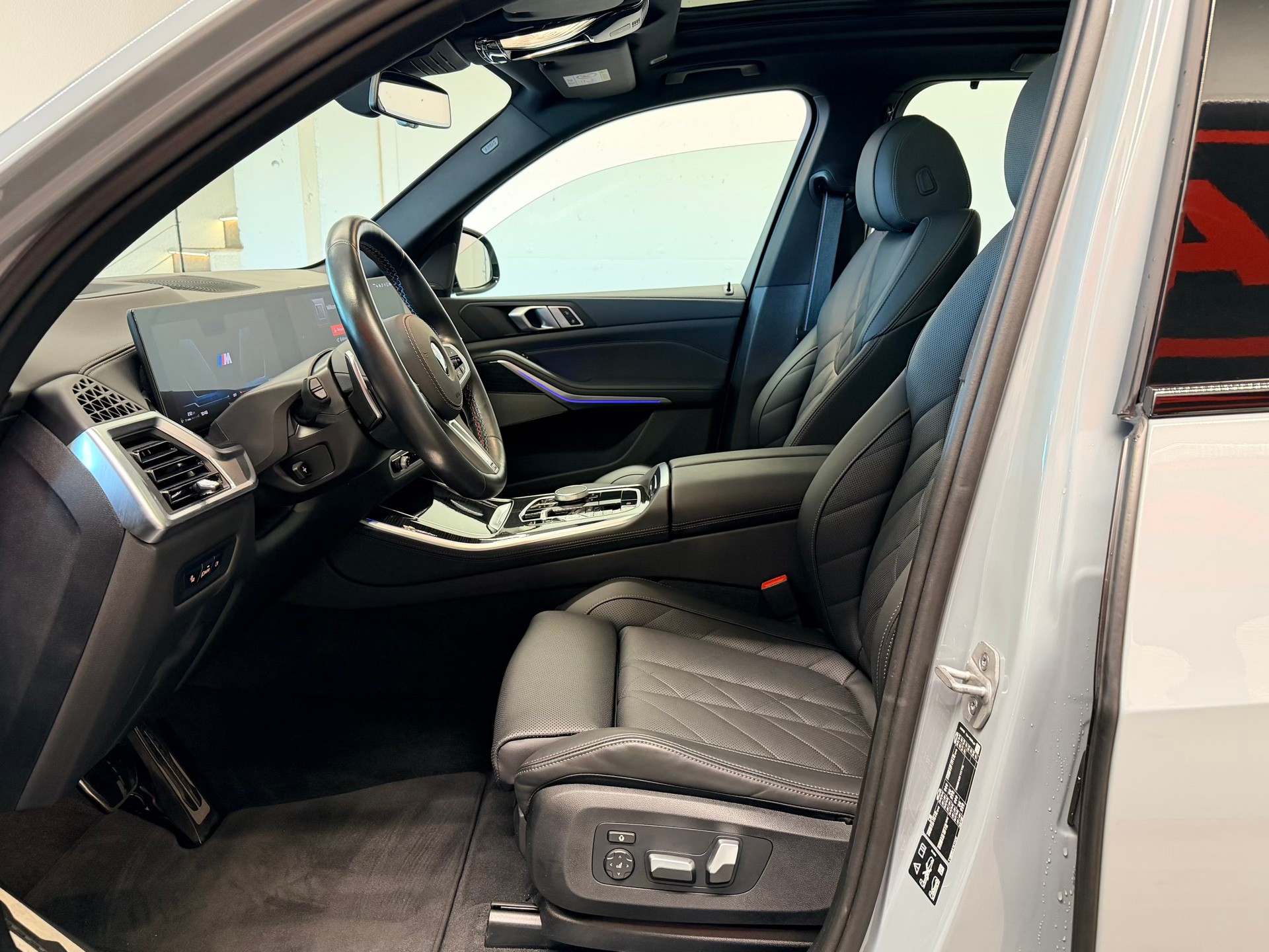 BMW X5 xDrive 48V M60i M Sport Pro Steptronic-image-14