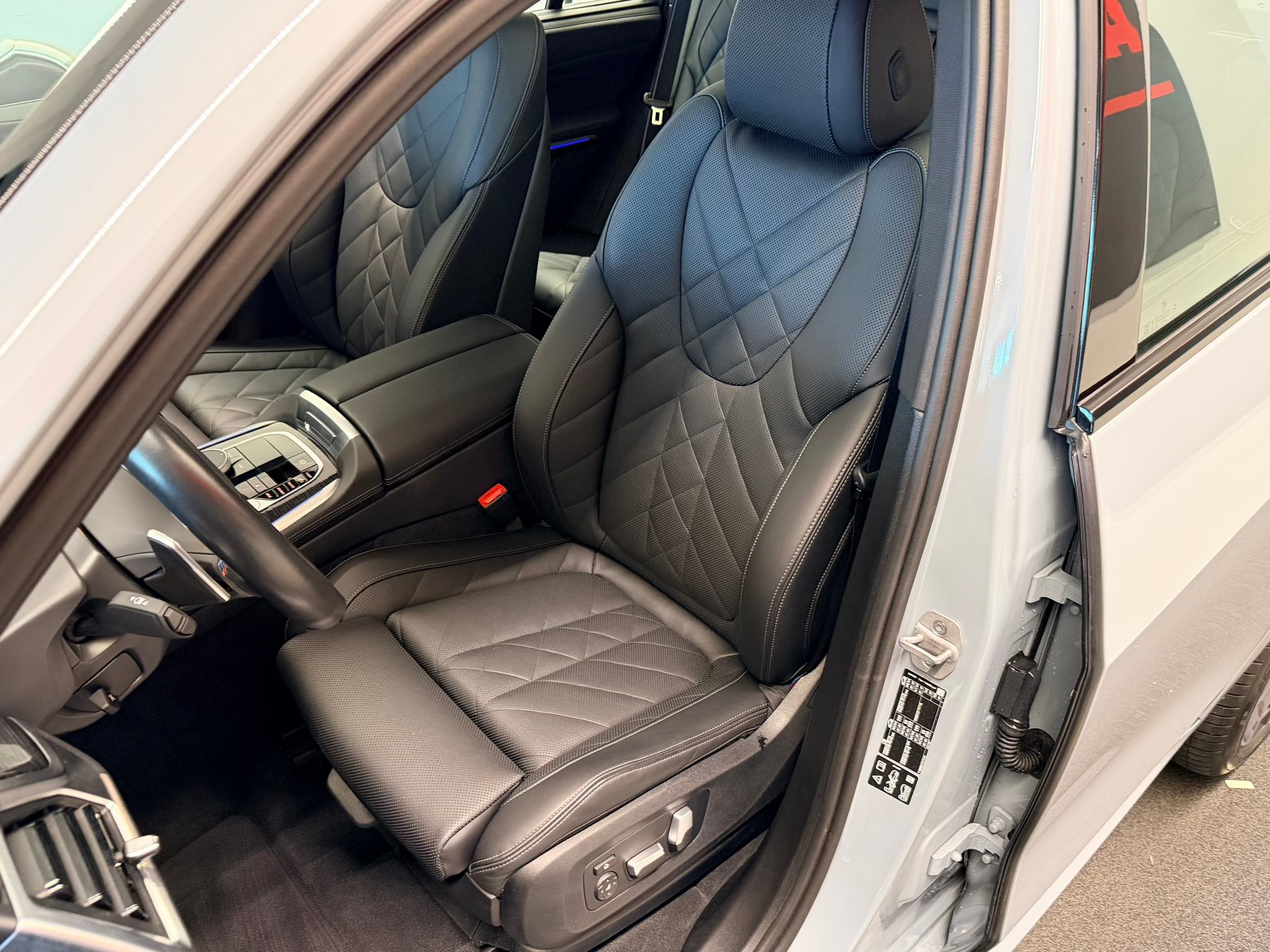 BMW X5 xDrive 48V M60i M Sport Pro Steptronic-image-15