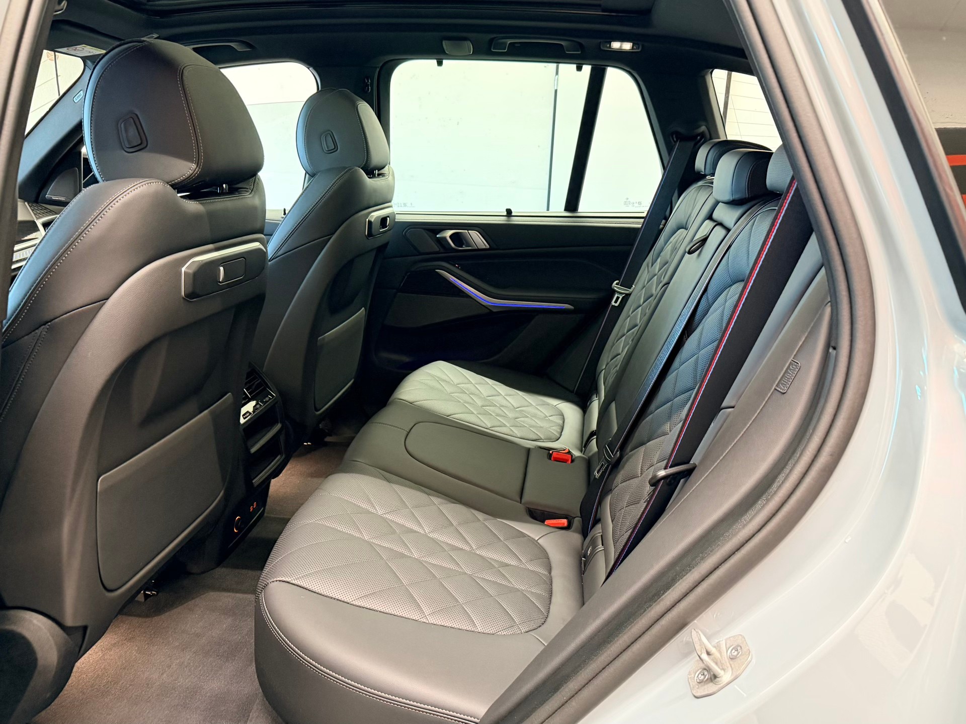 BMW X5 xDrive 48V M60i M Sport Pro Steptronic-image-17
